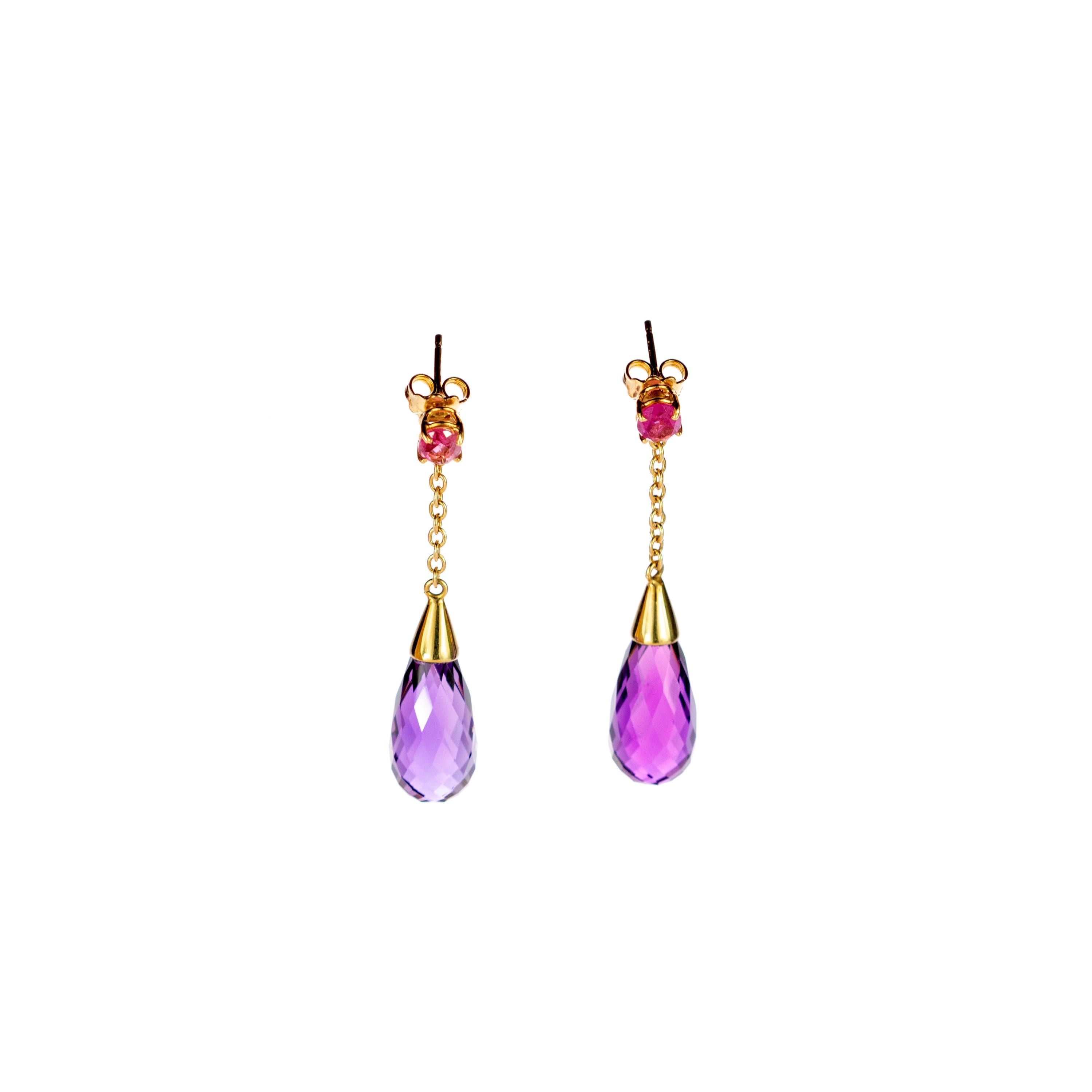 A breathtaking and sumptuous 2 carats tourmaline round pink earrings held by 18 karat yellow gold delicate chain to a deep purple 32 carats amethyst tear through a gold glamorous triangle. Modern briolette designs jewels that combine voluminous