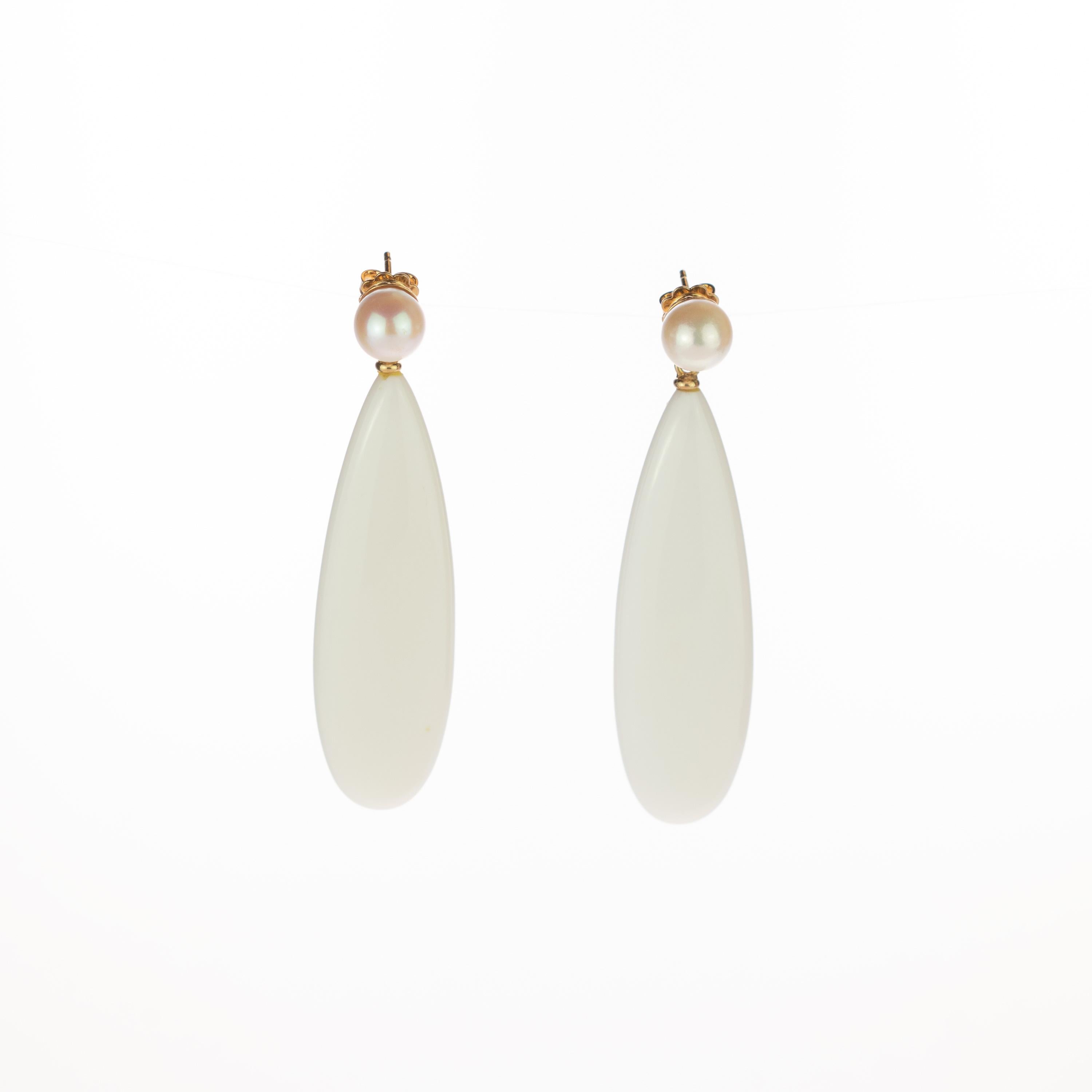 Modern Intini Jewels 18 Karat Gold Flat Pear White Agate Crafted Drop Vintage Earrings For Sale