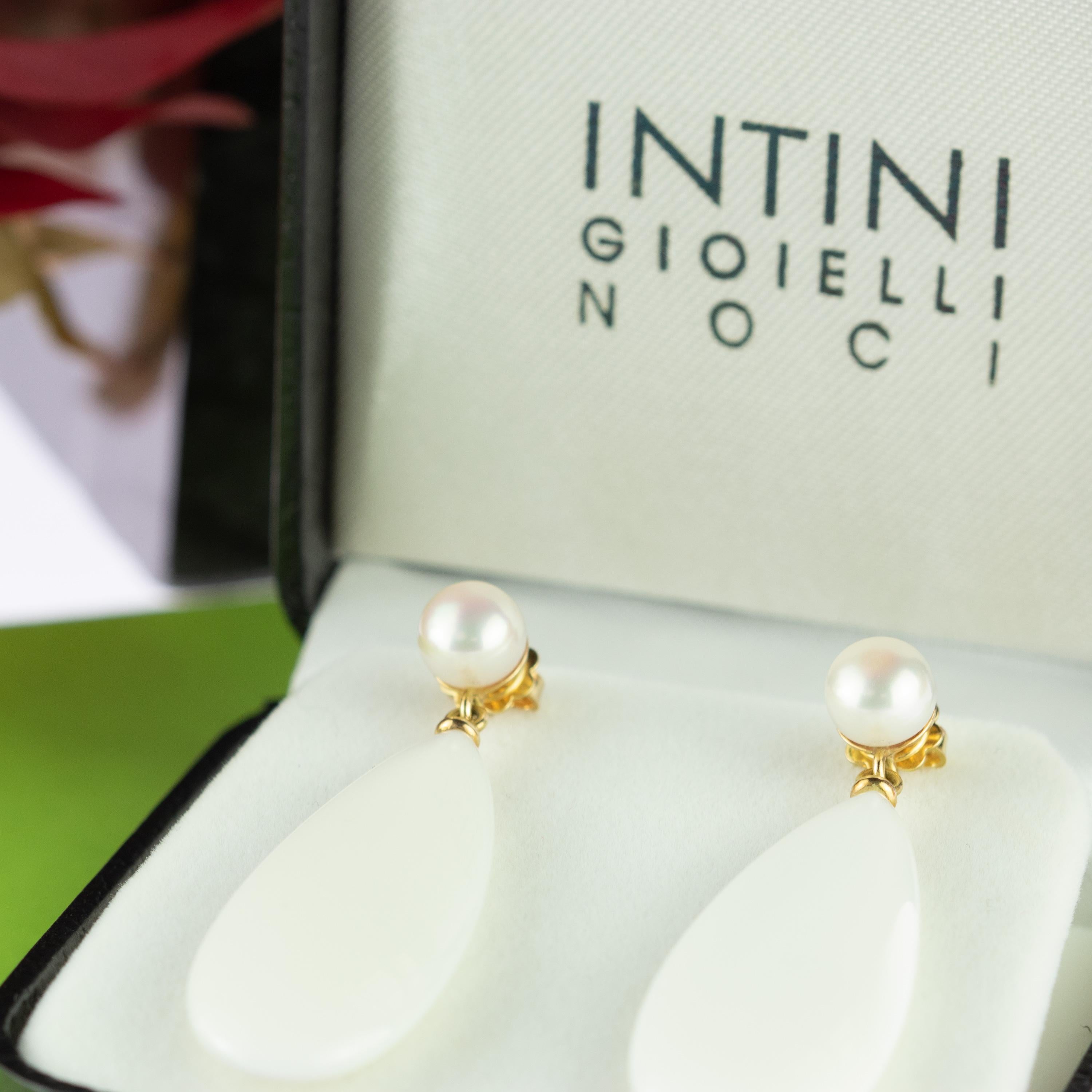 Intini Jewels 18 Karat Gold Flat Tear White Agate Crafted Drop Vintage Earrings For Sale 2