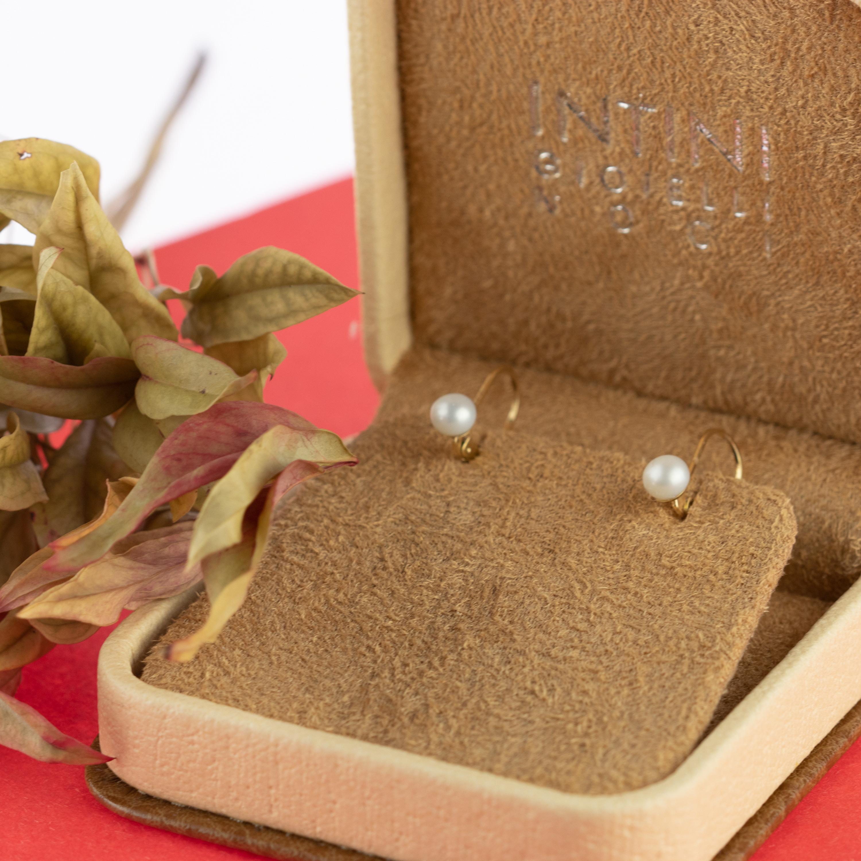 Romantic Intini Jewels 18 Karat Gold Freshwater Pearls Leverback Closure Earrings For Sale