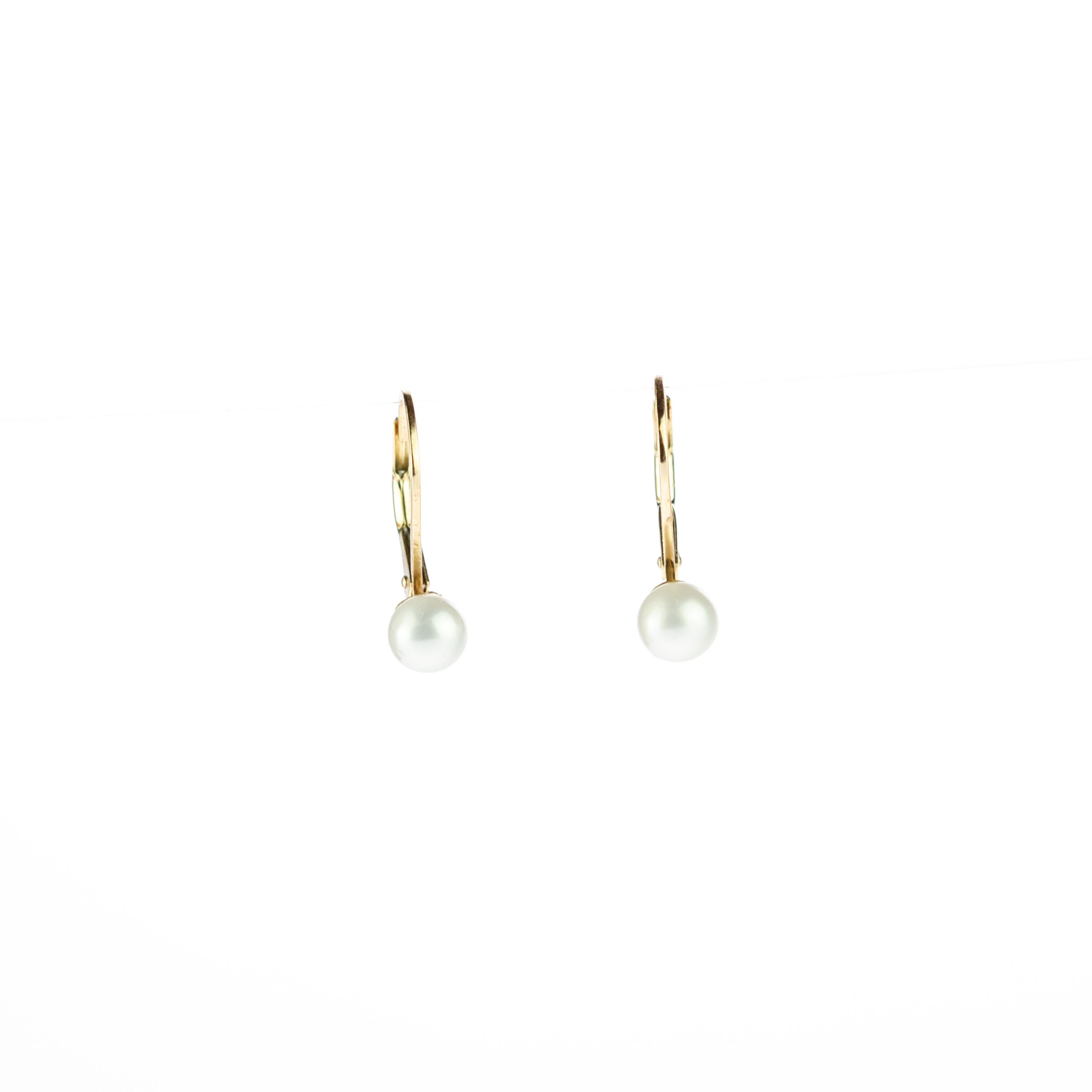 Round Cut Intini Jewels 18 Karat Gold Freshwater Pearls Leverback Closure Earrings For Sale