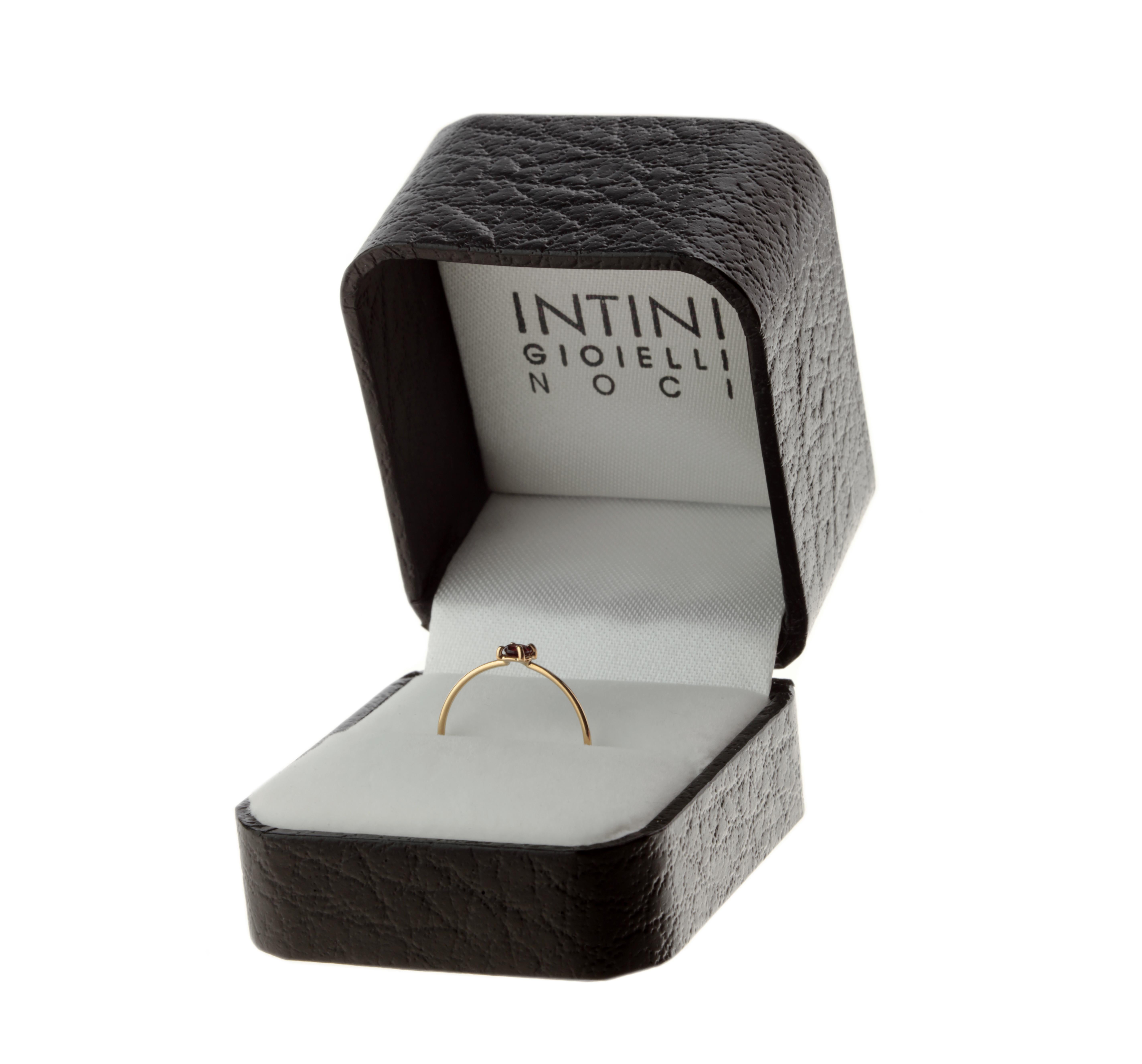 Taglio brillante Intini Jewels Anello in oro 18 carati con granato, fatto a mano, Cocktail Chic e Moderno in vendita