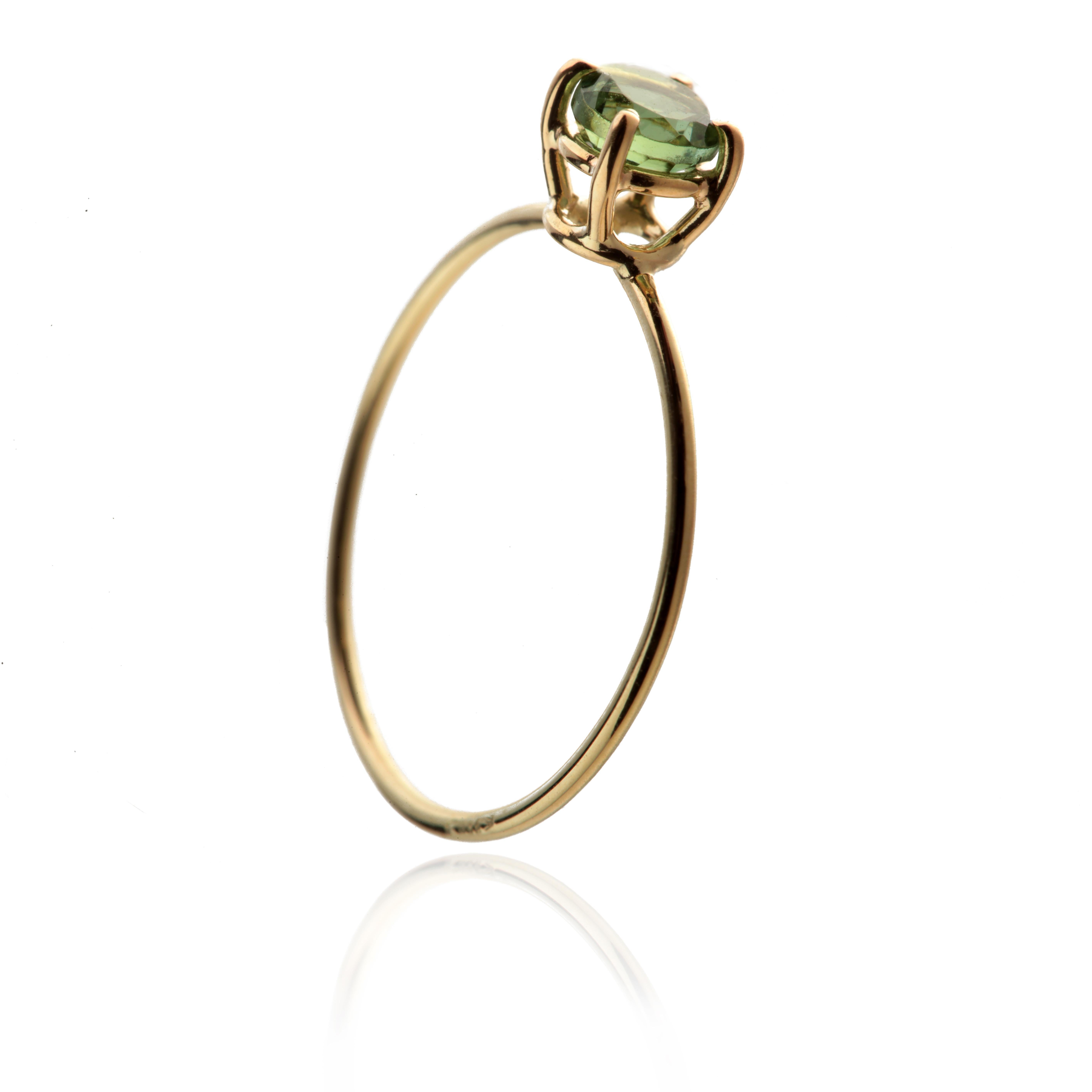 Donna Intini Jewels Anello moderno con tormalina verde in oro 18 carati, fatto a mano, da cocktail in vendita