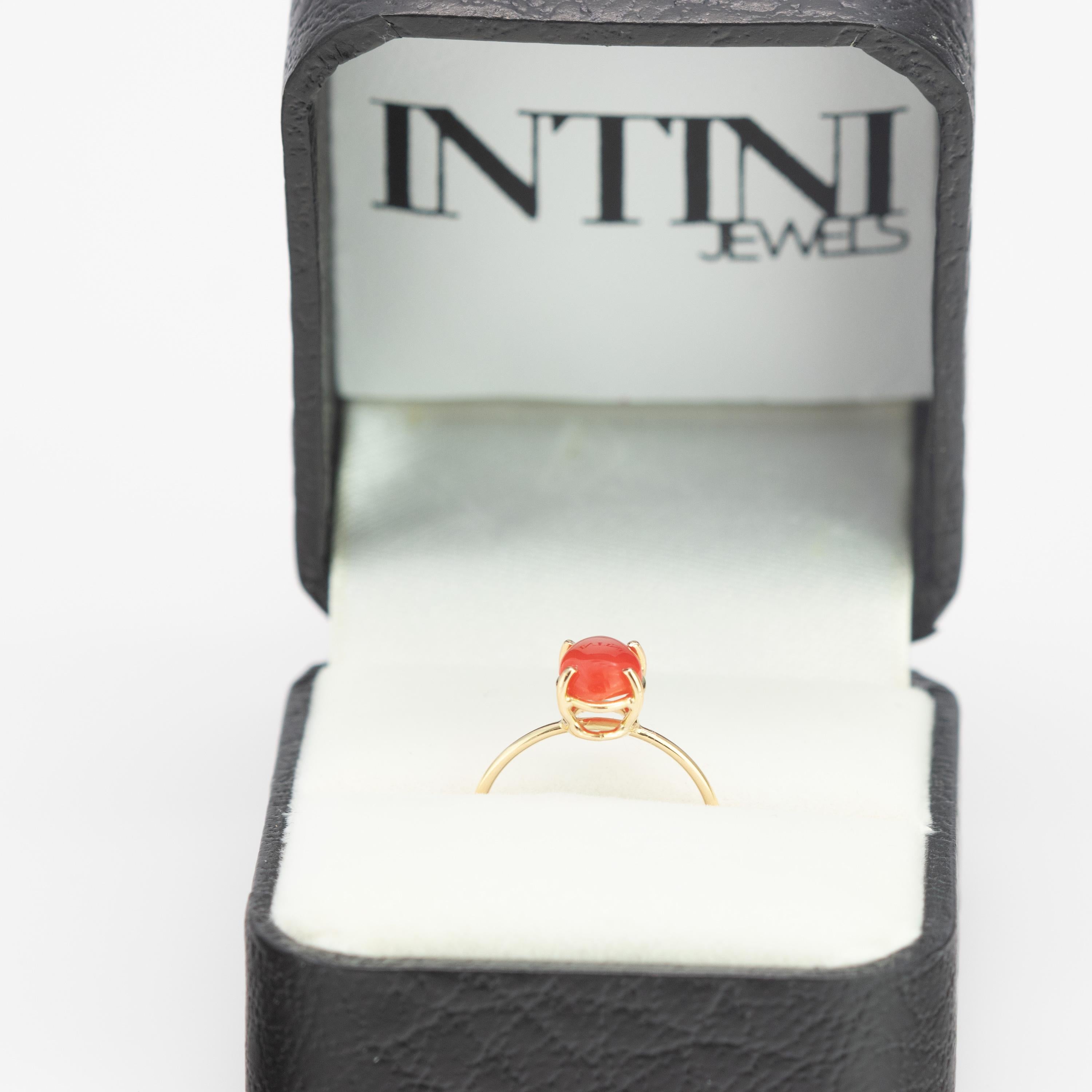 Moderno Intini Jewels Anello ovale in oro 18 carati da 1,4 carati con corallo rosso, fatto a mano in vendita