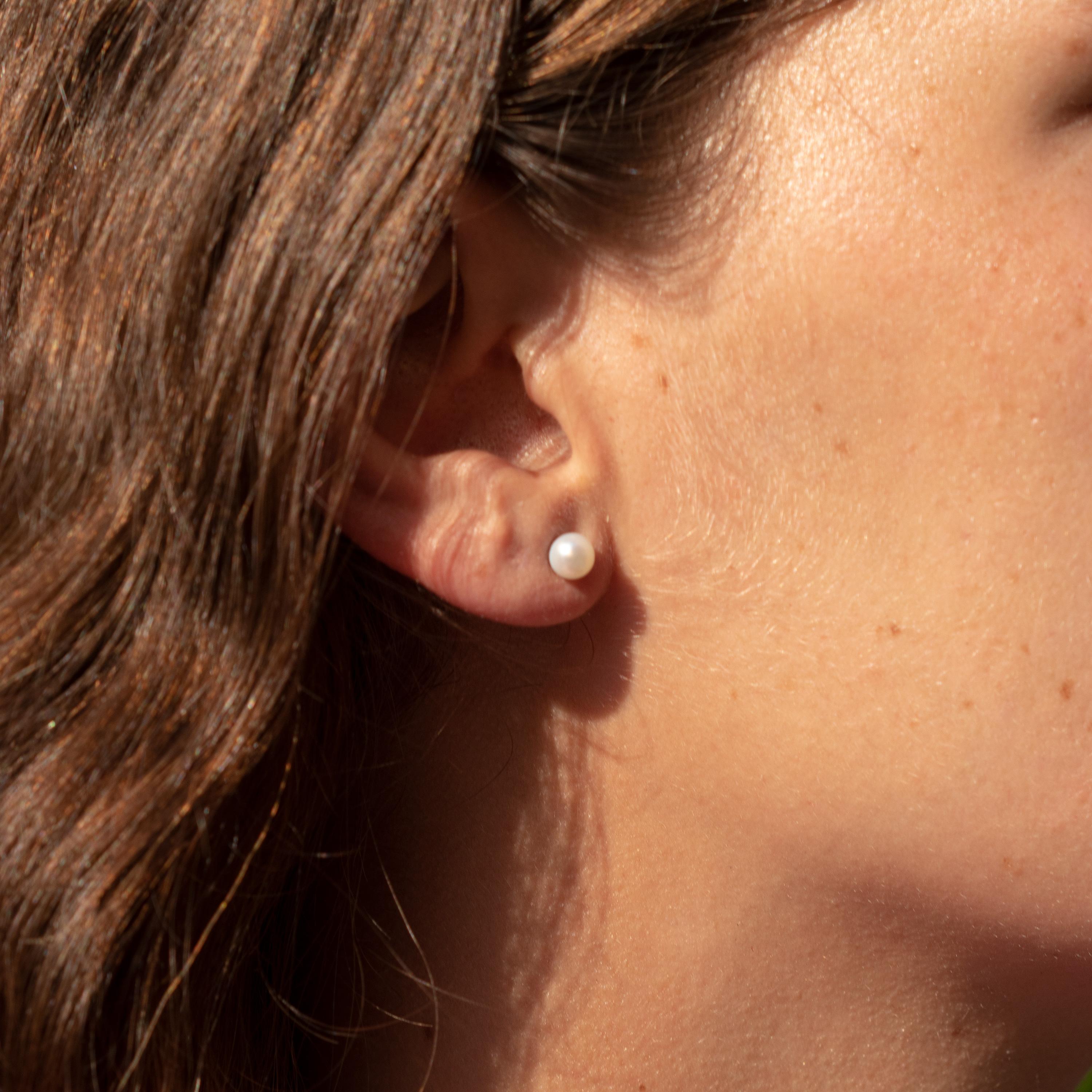 Intini Jewels Boucles d'oreilles artisanales déco en or jaune 18 carats avec perles d'eau douce rondes en vente 9