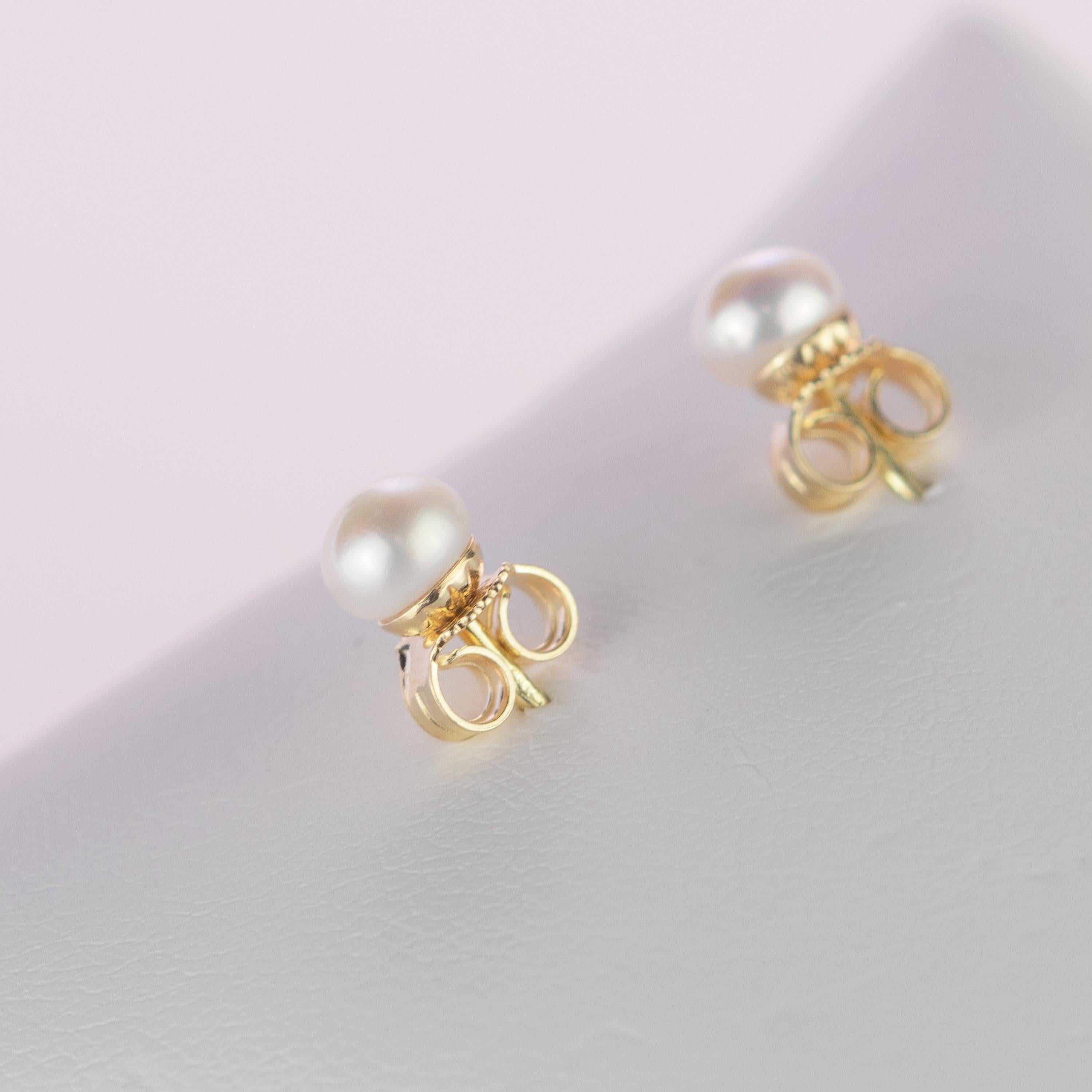 Intini Jewels Boucles d'oreilles artisanales déco en or jaune 18 carats avec perles d'eau douce rondes en vente 4