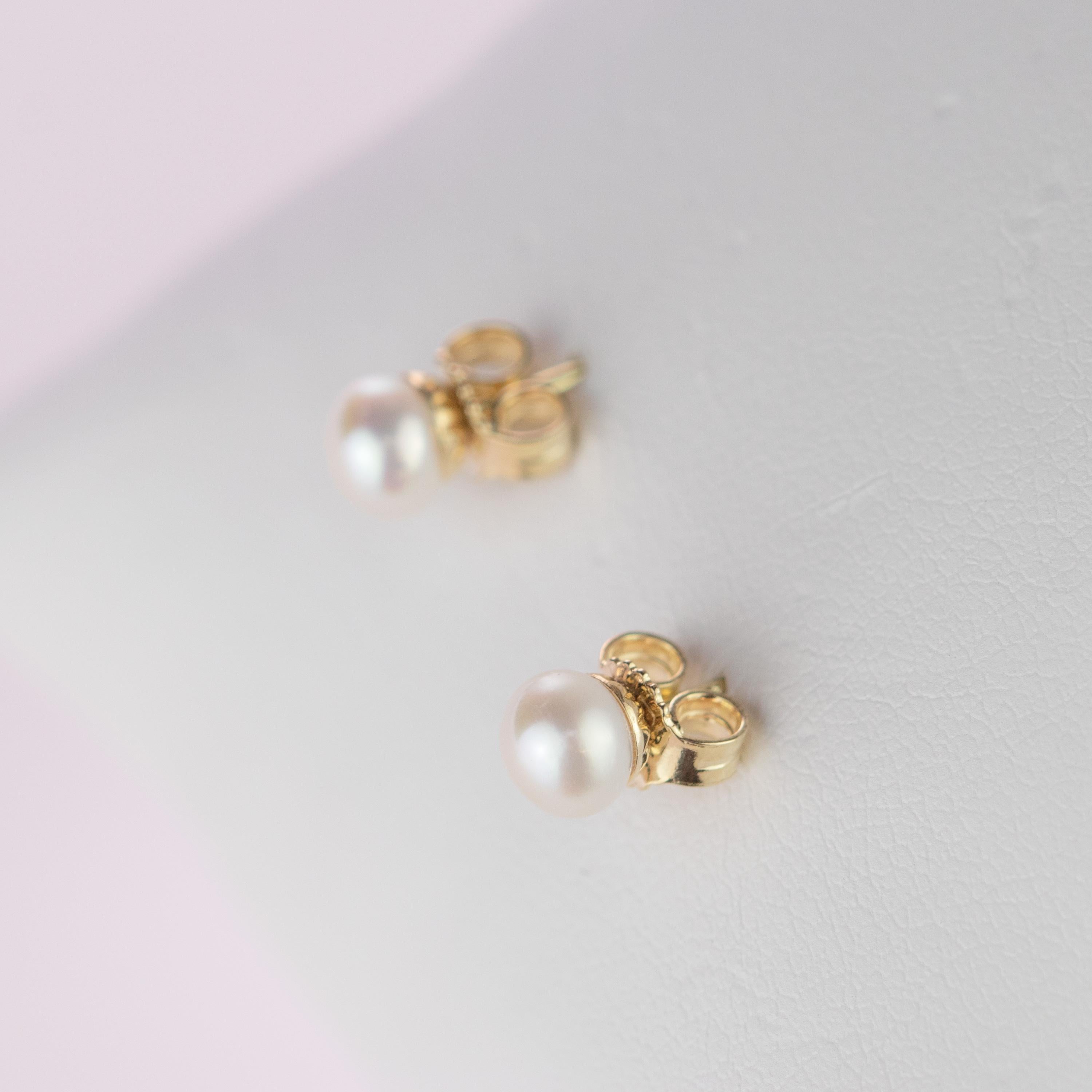 Intini Jewels Boucles d'oreilles artisanales déco en or jaune 18 carats avec perles d'eau douce rondes en vente 5