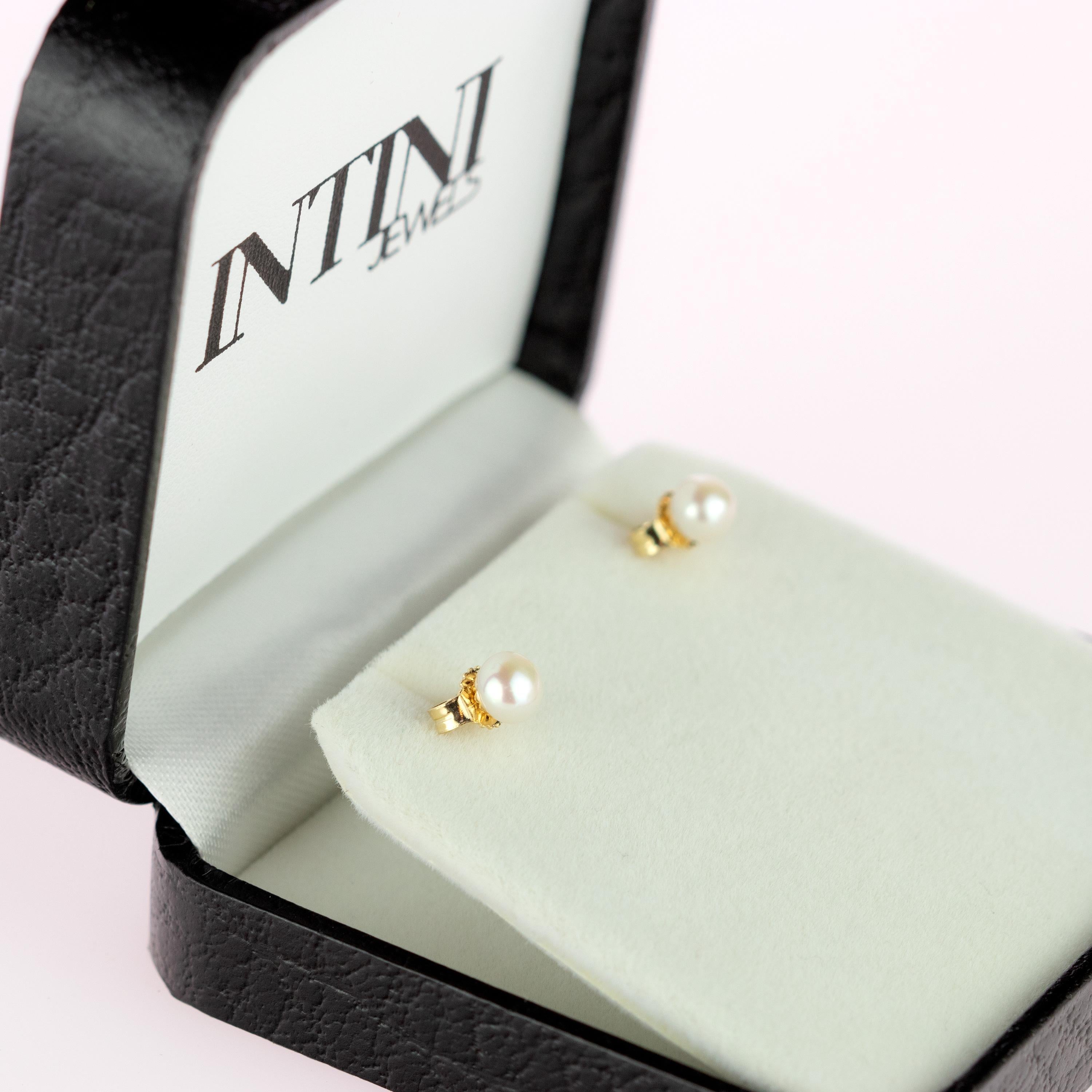 Intini Jewels Boucles d'oreilles artisanales déco en or jaune 18 carats avec perles d'eau douce rondes en vente 8