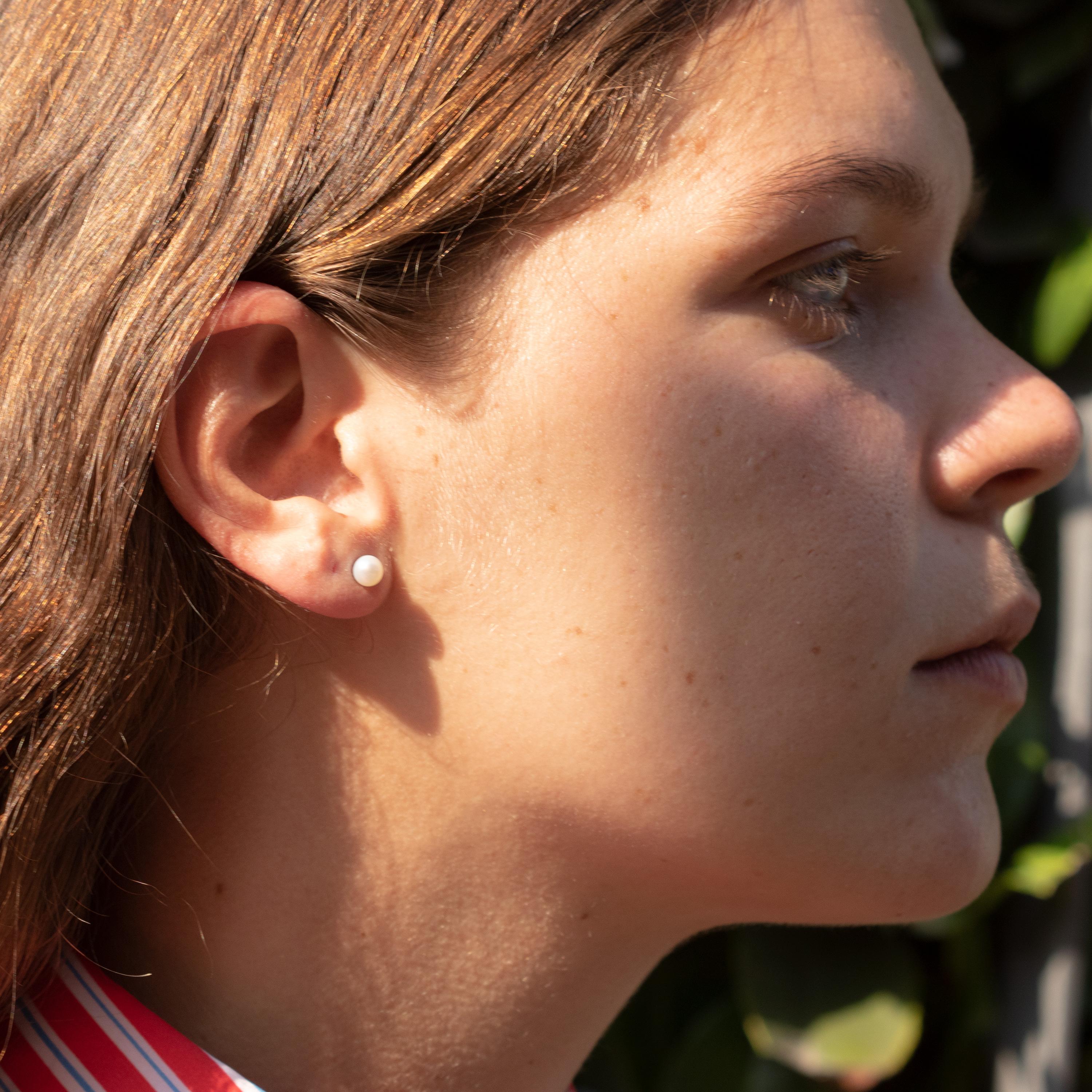 Taille ronde Intini Jewels Boucles d'oreilles artisanales en or rose 18 carats avec perles d'eau douce naturelles rondes en vente