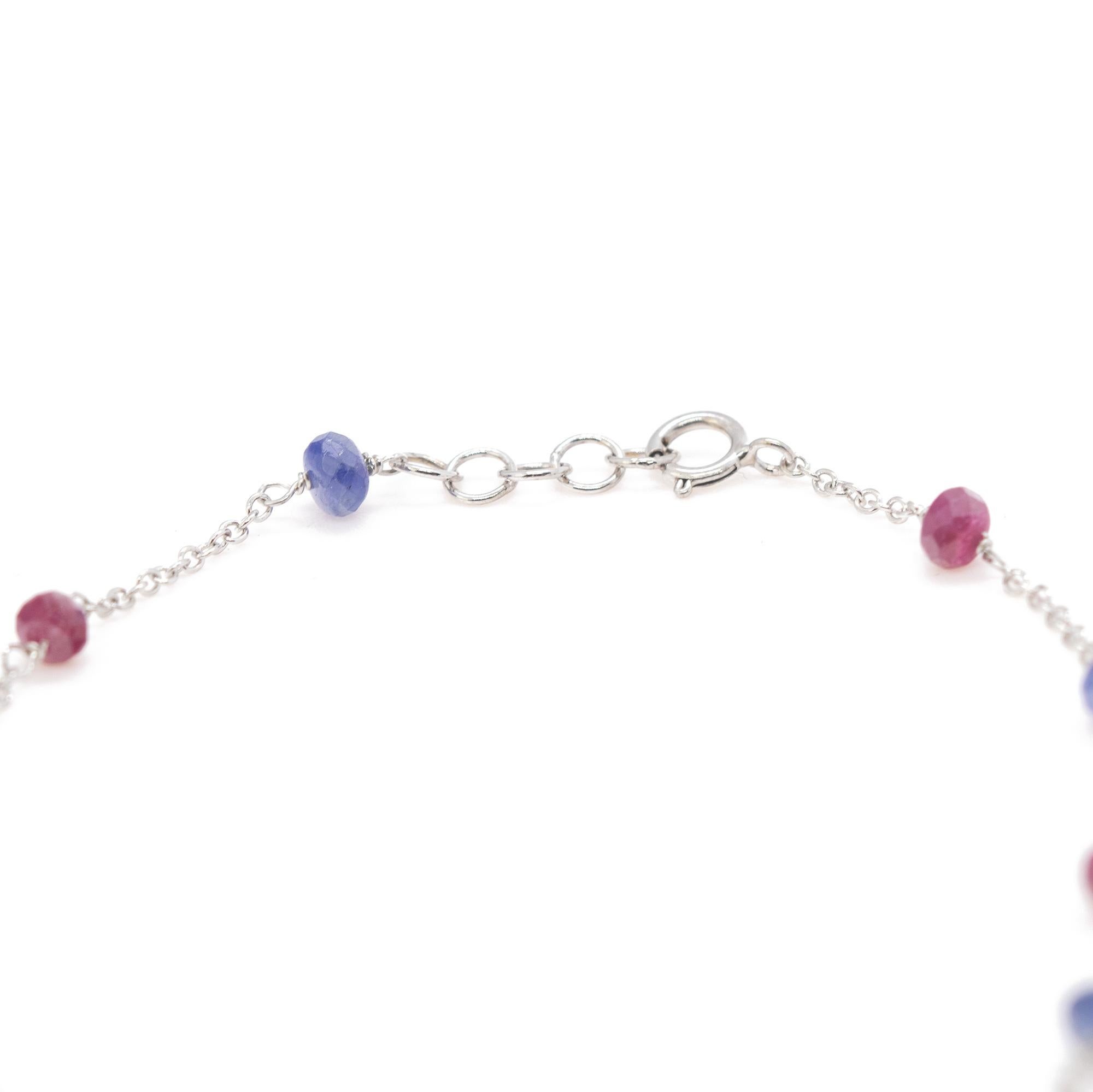 Taille mixte Intini Jewels Bracelet chaîne en or blanc 18 carats avec rubis et saphirs, fabrication artisanale en vente