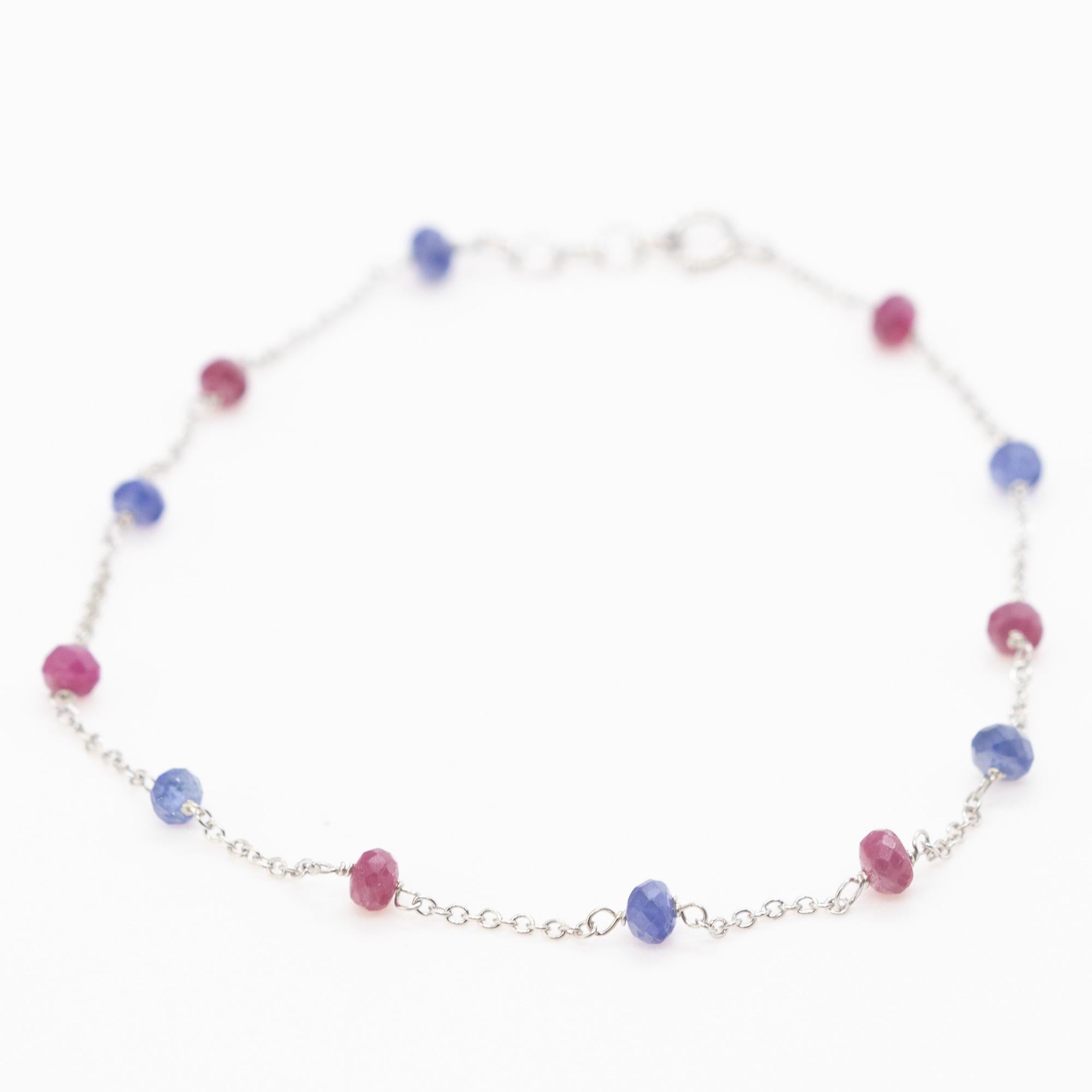 Intini Jewels Bracelet chaîne en or blanc 18 carats avec rubis et saphirs, fabrication artisanale Neuf - En vente à Milano, IT