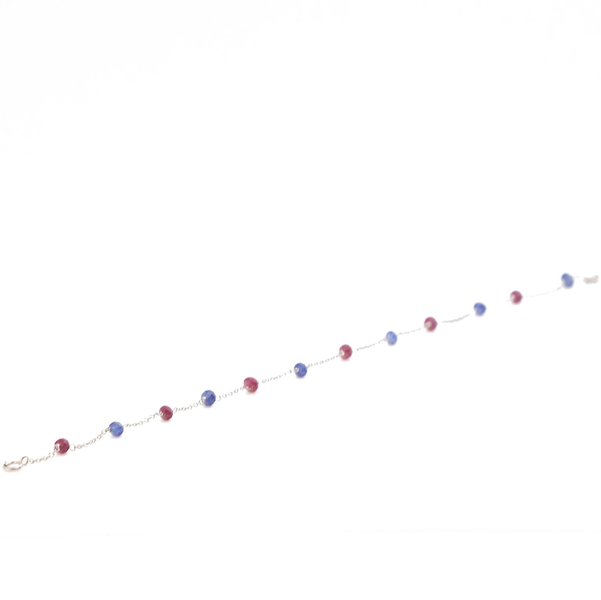 Intini Jewels Bracelet chaîne en or blanc 18 carats avec rubis et saphirs, fabrication artisanale en vente 1