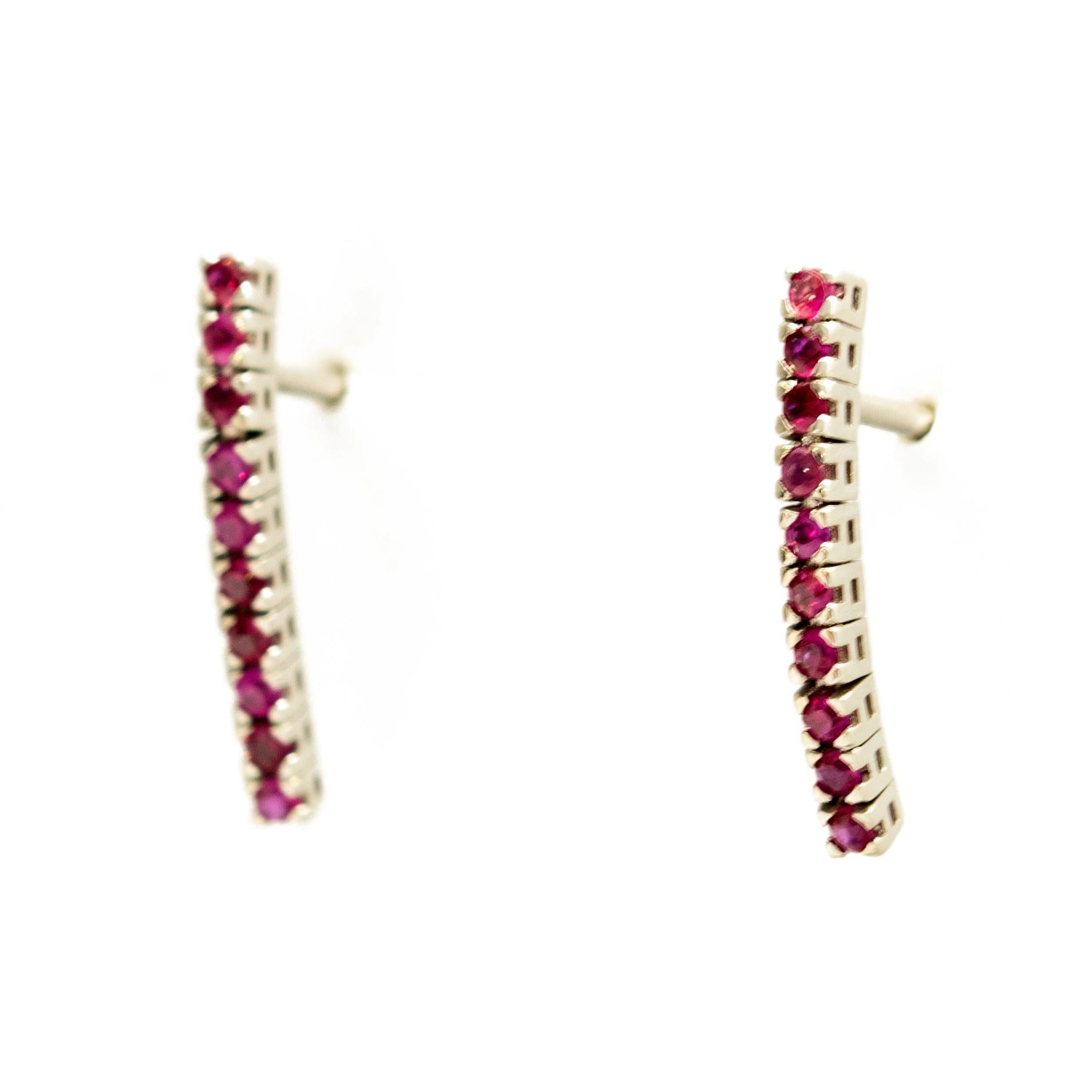 Art Nouveau Intini Jewels, orecchini da tennis con rubini naturali in oro bianco 18 carati, Cocktail di rubini in vendita