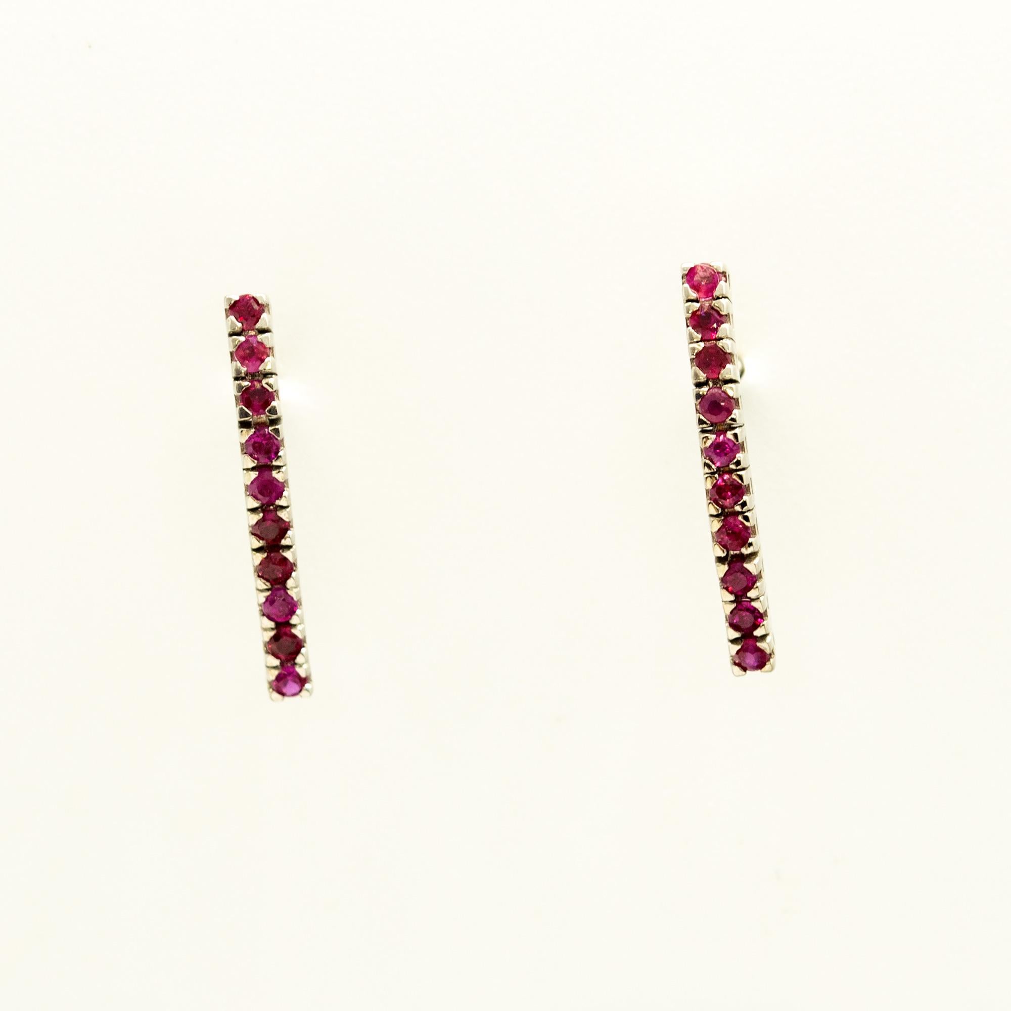 Taglio brillante Intini Jewels, orecchini da tennis con rubini naturali in oro bianco 18 carati, Cocktail di rubini in vendita