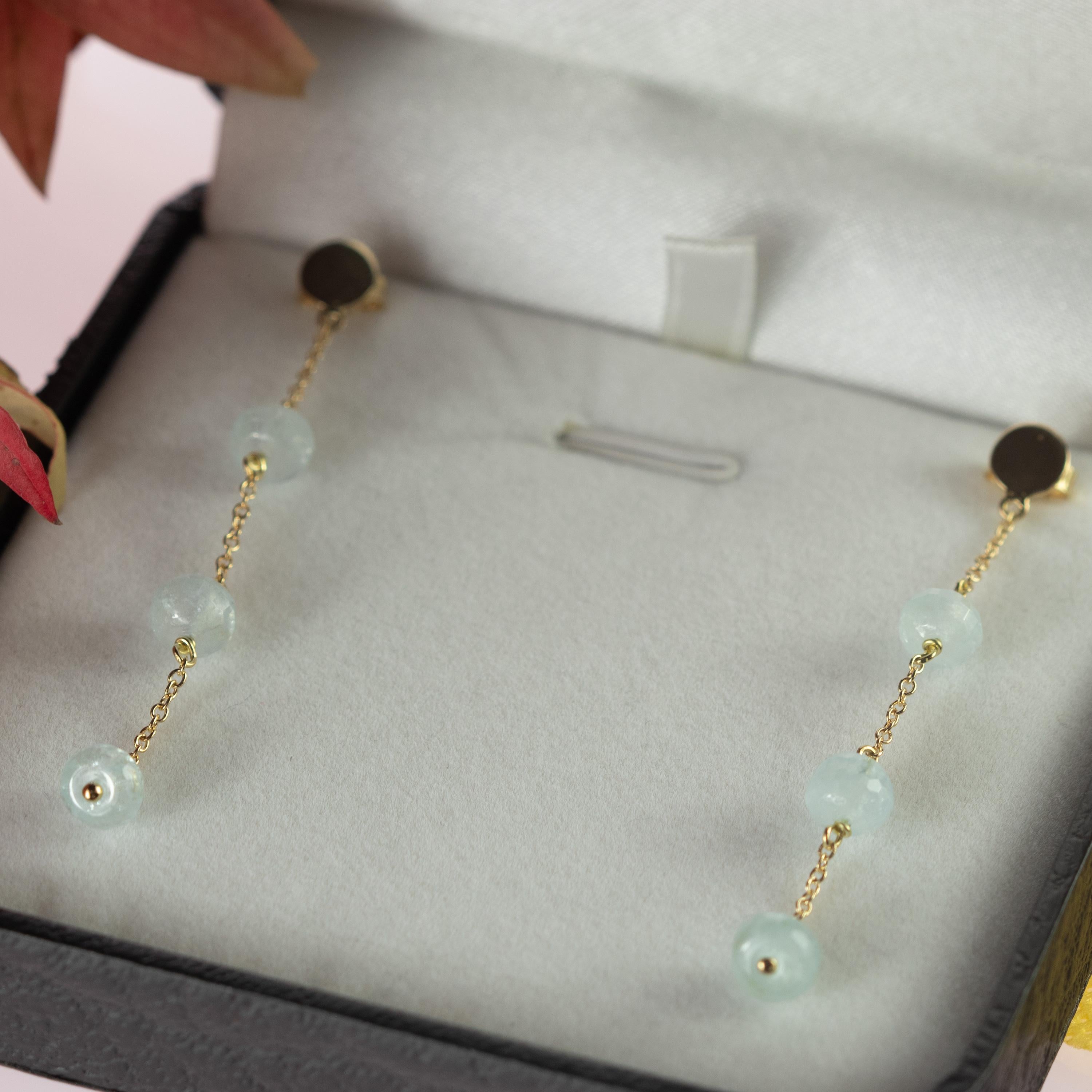 Intini Jewels Boucles d'oreilles en or jaune 18 carats avec chaîne et rondelles d'aigue-marine, faites à la main Pour femmes en vente