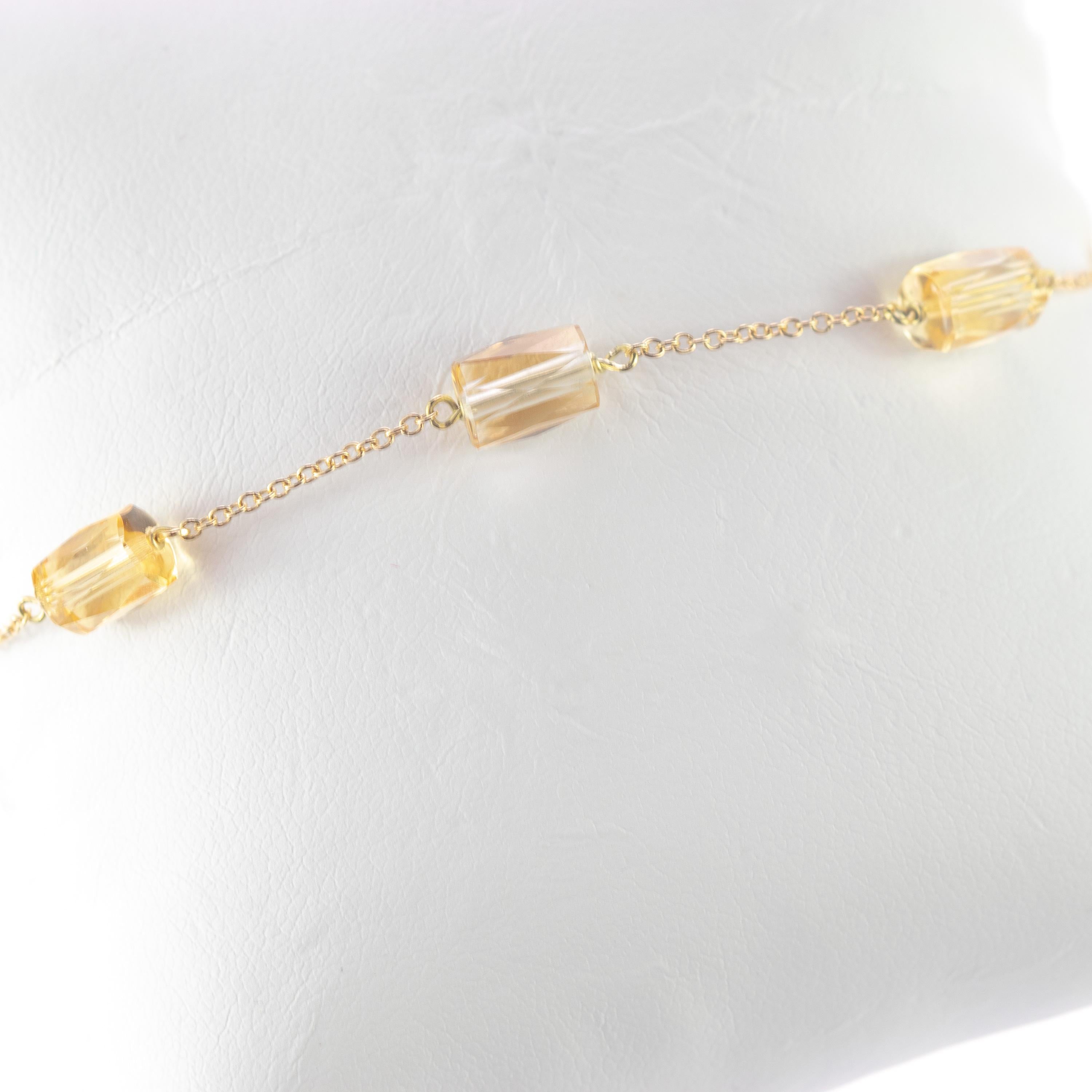 Intini Jewels signature quality on a modern and contemporary design jewel.

Six gems of top quality pure citrine quartz embellish a delicate 18 karat yellow gold chain bracelet.
 
An elegant touch of glamour at your fingertips. Let yourself be