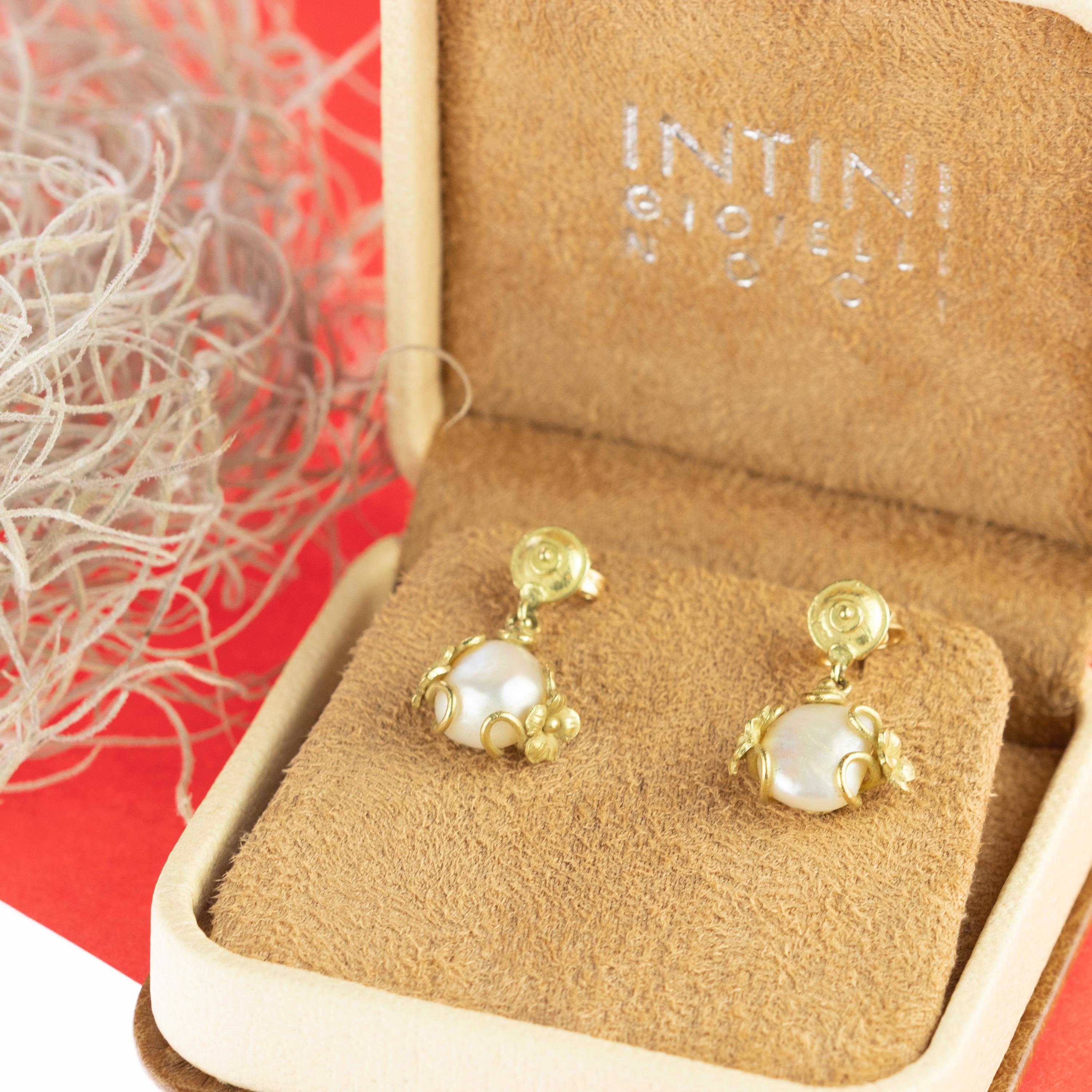 Intini Jewels 18 Karat Yellow Gold Flowers Freshwater Pearl Cocktail Earrings In New Condition For Sale In Milano, IT