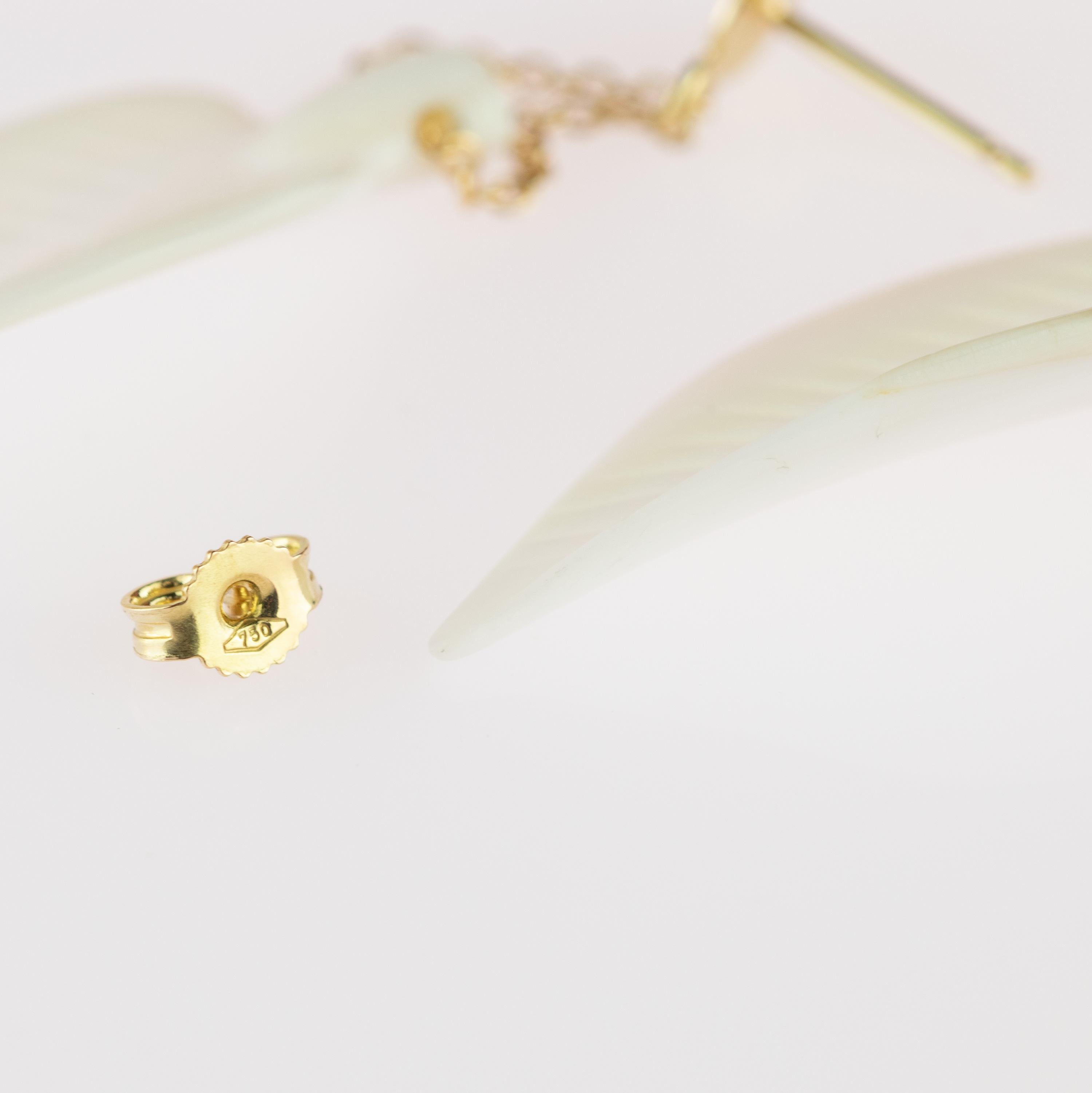 Intini Jewels, orecchini pendenti a foglia in oro giallo 18 carati con madreperla in vendita 6