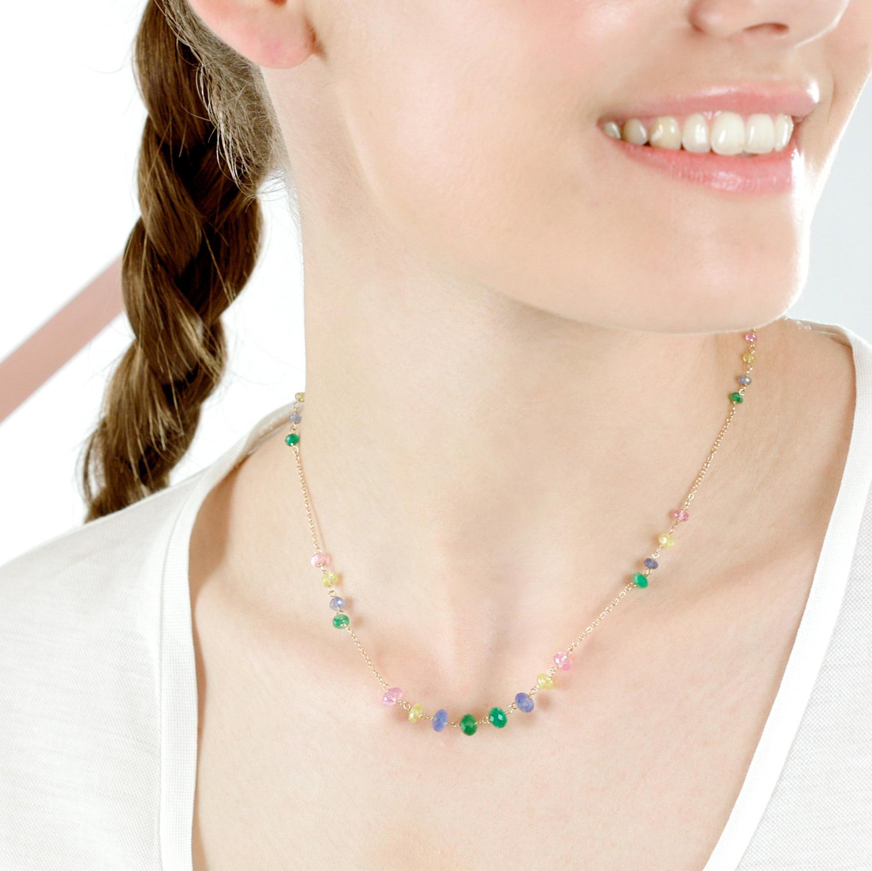 La qualité signée Intini Jewels sur un bijou au design moderne et contemporain.

8 gemmes de saphirs de qualité supérieure embellissent un délicat bracelet en chaîne en or jaune 18 carats.

Une touche élégante de glamour au bout des doigts.