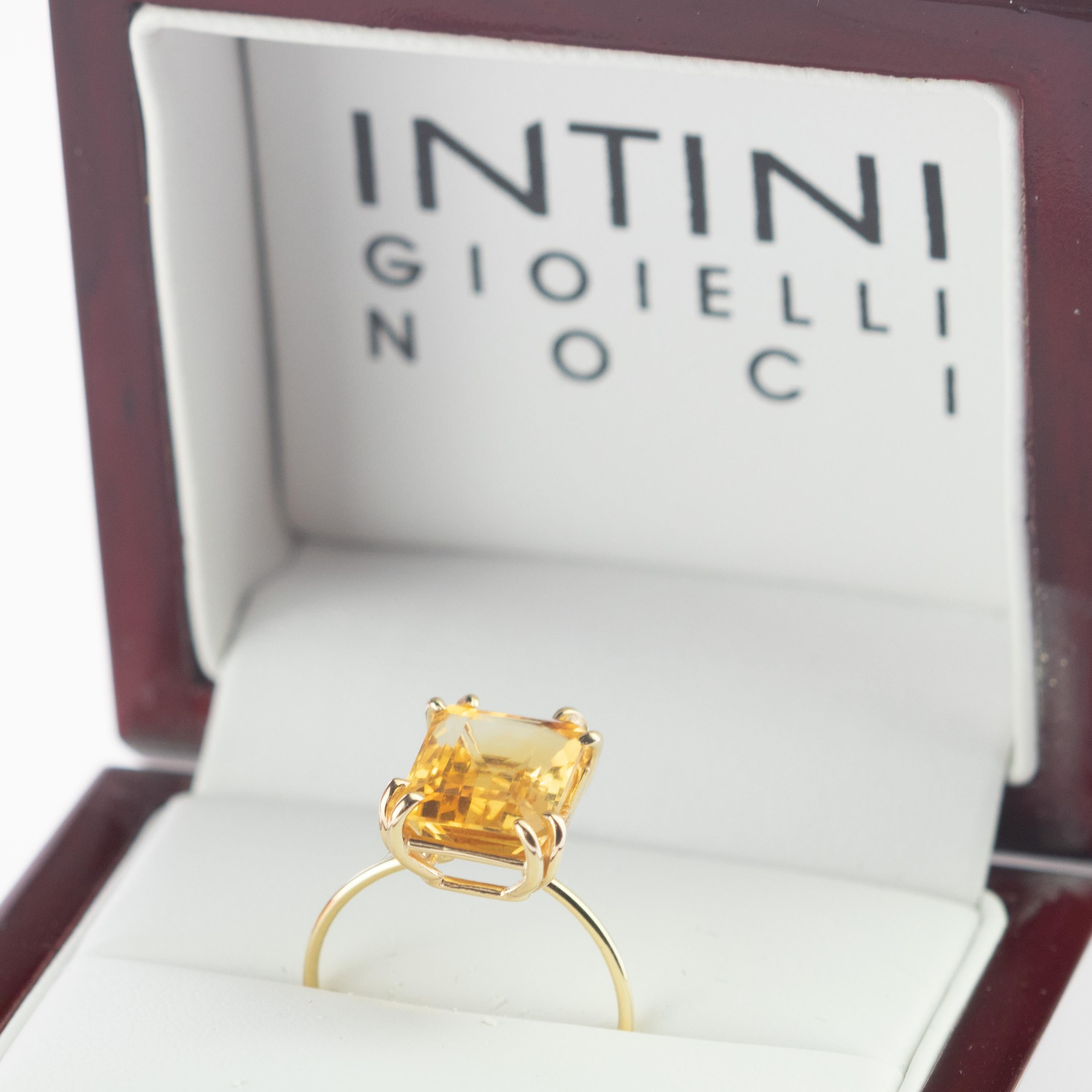 This extraordinary citrine quartz (6 carats) ring. All artfully set and crafted in 18k yellow gold to create this stunning piece of jewelry. This artwork is for a fresh, young and modern woman.

Inspired by the sun, the quartz resembles the fire