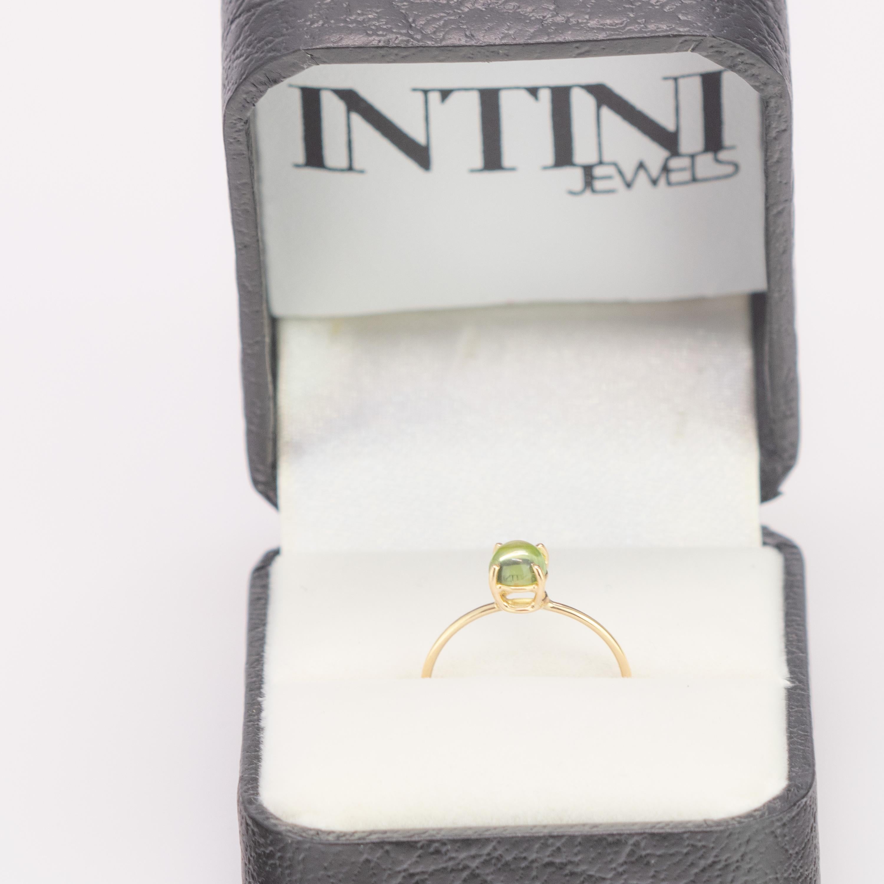 Round cabochon solitaire ring design. 0.5 carats shining peridot on 18 karat yellow gold ring inspired by the colours of South Italy's Winter Trees. With a perfect size, it will fill with your daily elegant outfits.

This ring is inspired by the