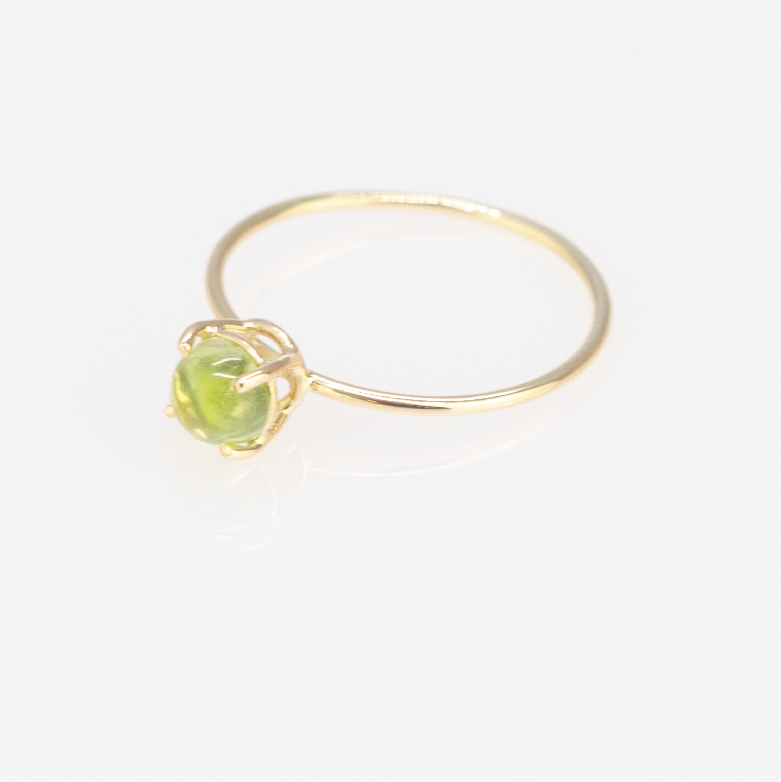 Intini Jewels Bague cocktail en or jaune 18 carats avec péridot naturel taille cabochon en vente 1