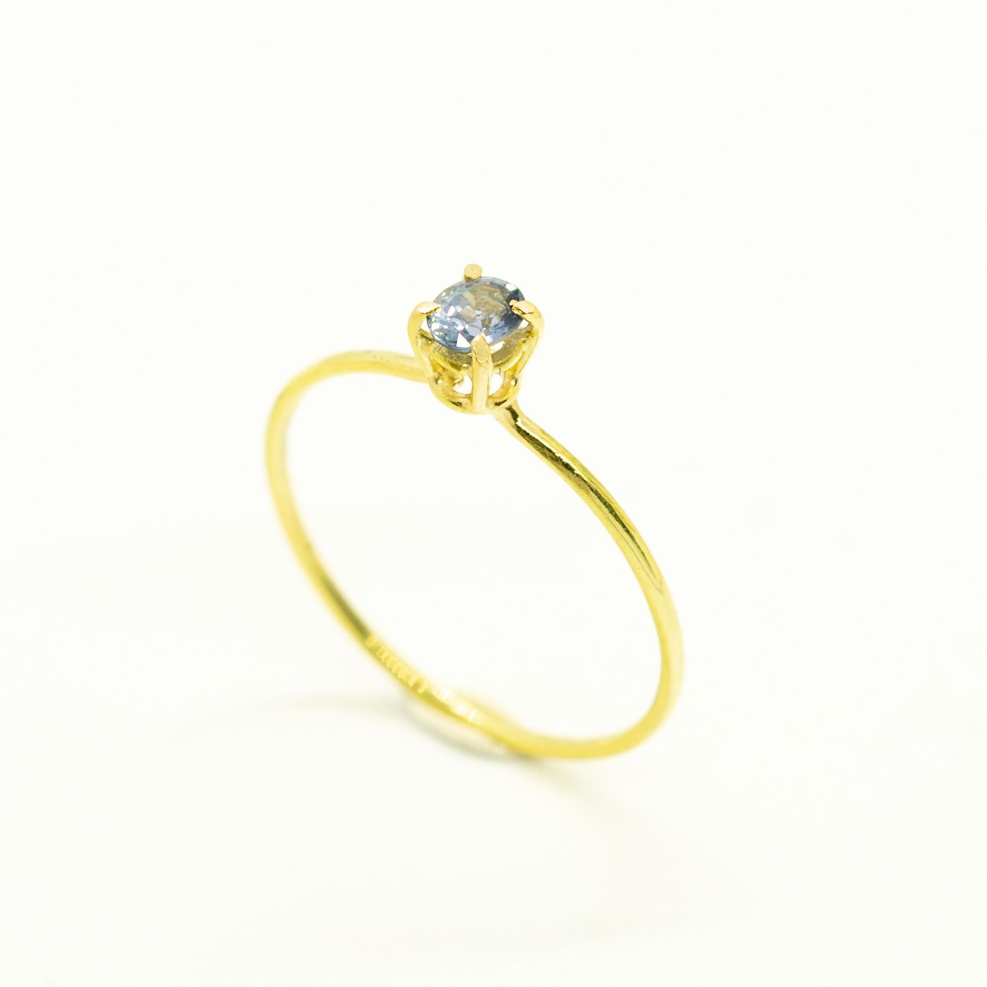 Taille ovale Intini Jewels, bague cocktail midi cocktail en or jaune 18 carats avec saphir bleu taille ovale en vente