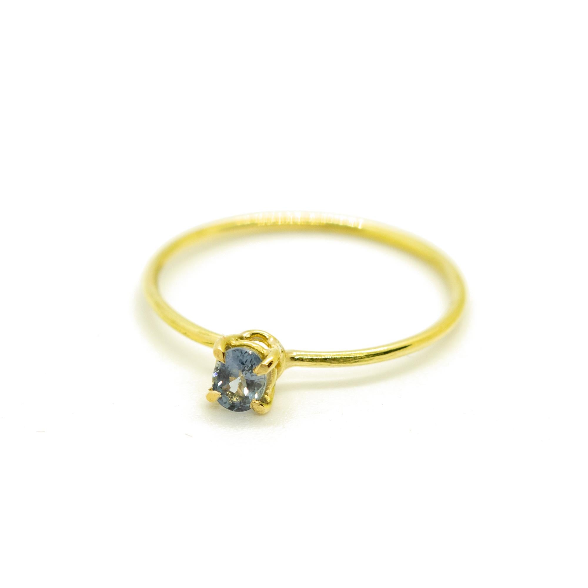 Intini Jewels, bague cocktail midi cocktail en or jaune 18 carats avec saphir bleu taille ovale Neuf - En vente à Milano, IT