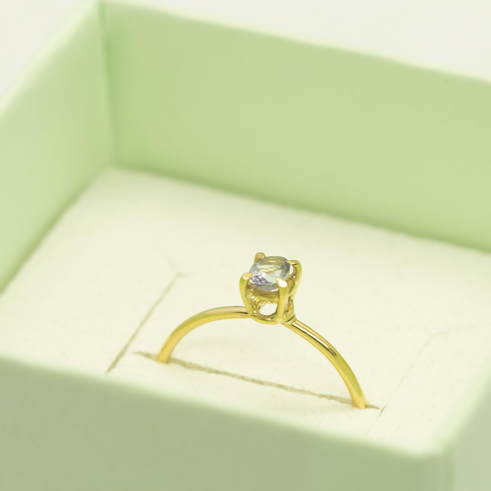 Intini Jewels Cocktail-Midi-Ring aus 18 Karat Gelbgold mit blauem Saphir im Ovalschliff für Damen oder Herren im Angebot