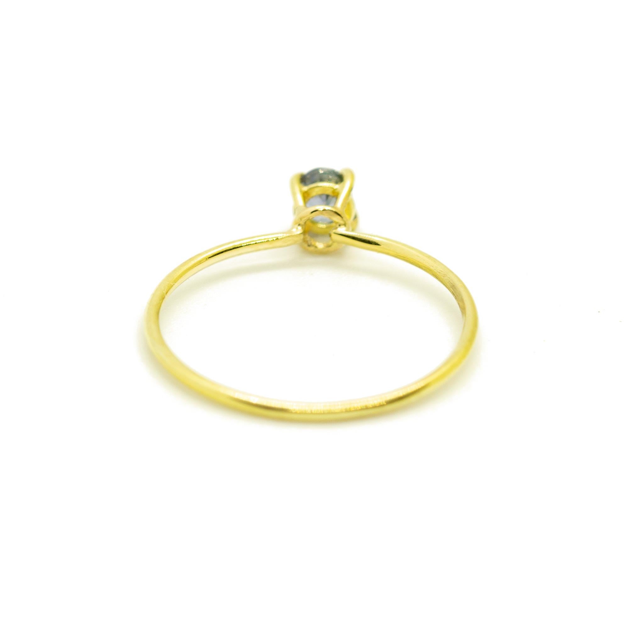 Intini Jewels, bague cocktail midi cocktail en or jaune 18 carats avec saphir bleu taille ovale Unisexe en vente