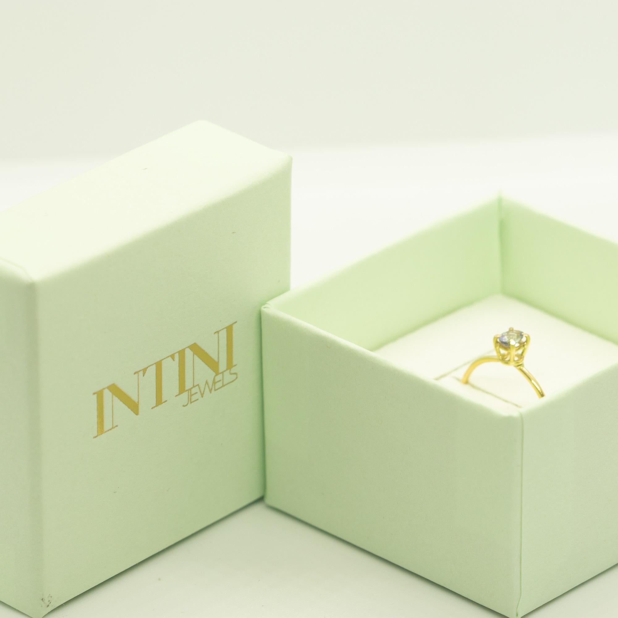 Intini Jewels Cocktail-Midi-Ring aus 18 Karat Gelbgold mit blauem Saphir im Ovalschliff im Angebot 1