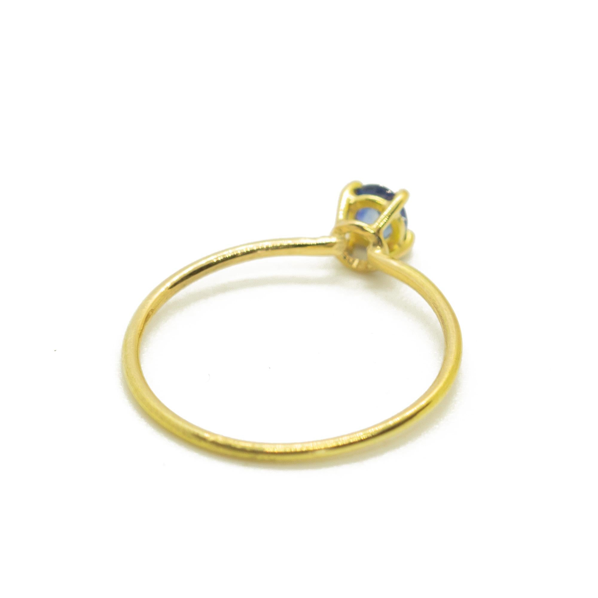 Intini Jewels Cocktail-Midi-Ring aus 18 Karat Gelbgold mit blauem Saphir im Ovalschliff im Angebot 1
