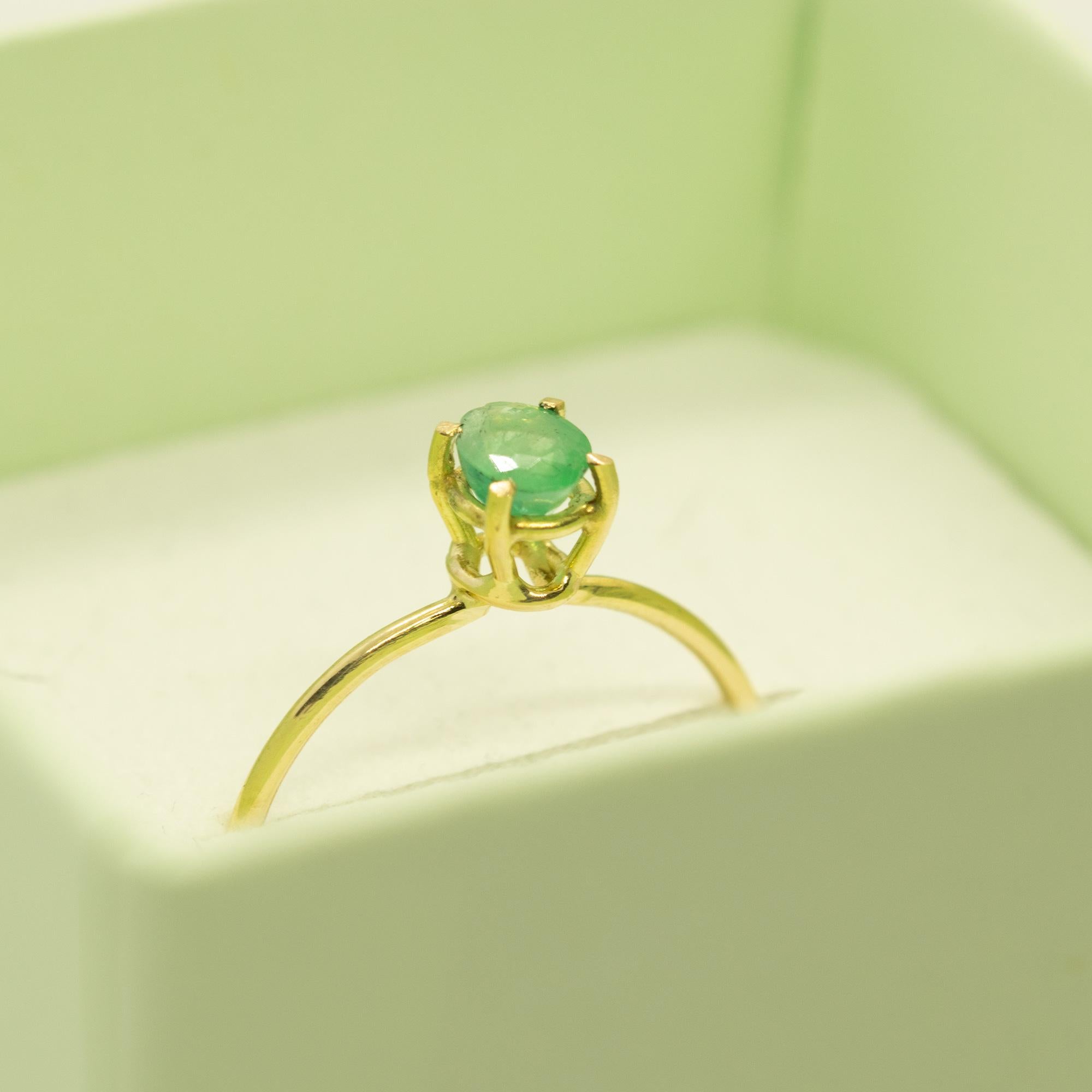 Intini Jewels, bague midi cocktail bleu cocktail en or jaune 18 carats avec émeraude taille ovale Unisexe en vente