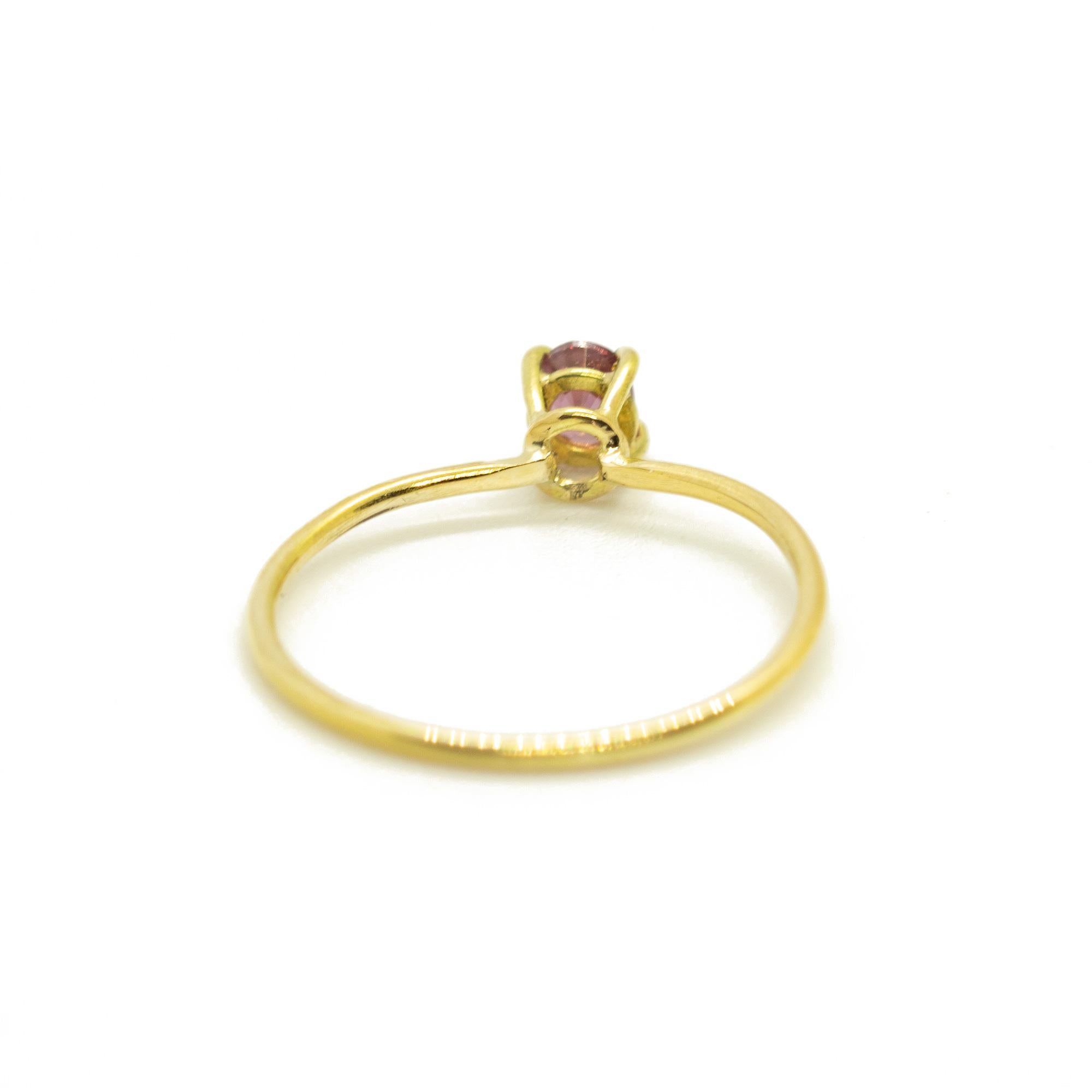 Intini Jewels, bague cocktail midi cocktail en or jaune 18 carats avec saphir rose taille ovale Neuf - En vente à Milano, IT