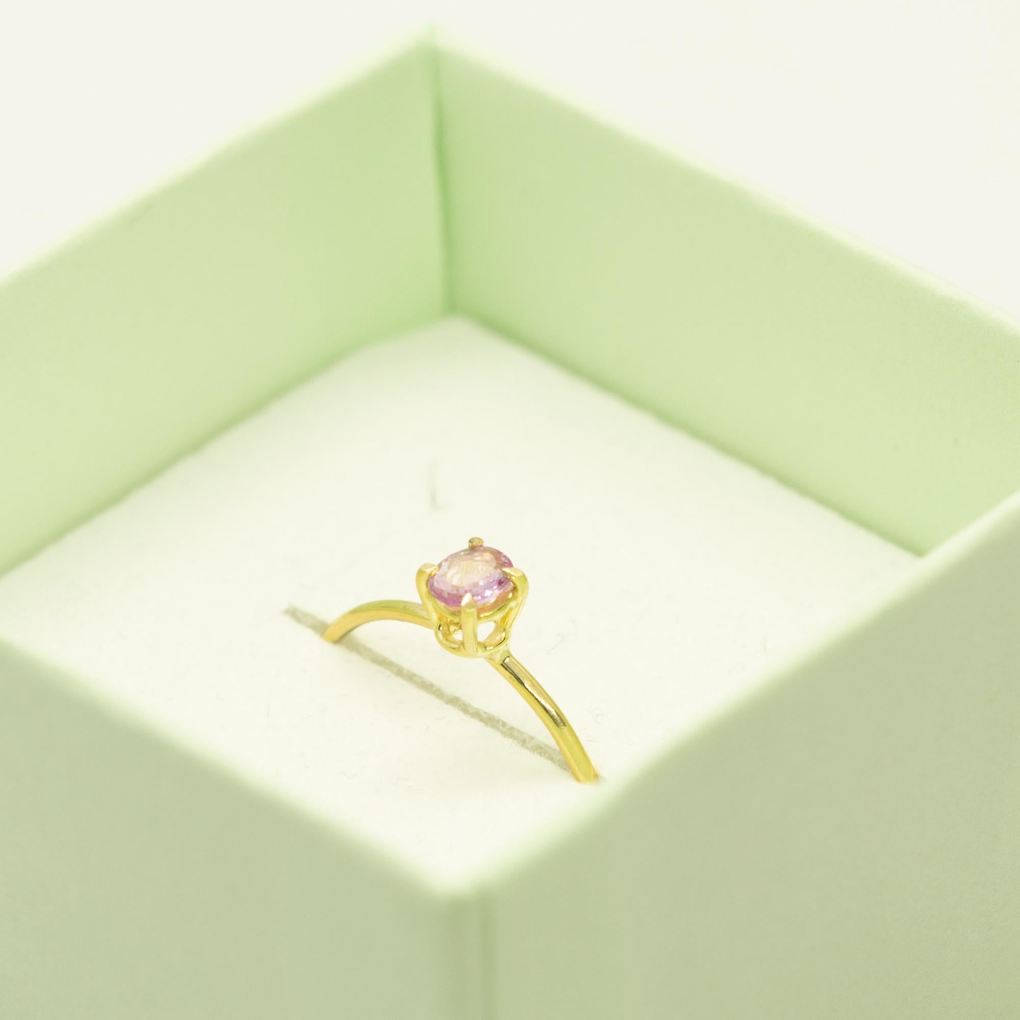 Intini Jewels, bague cocktail midi cocktail en or jaune 18 carats avec saphir rose taille ovale Neuf - En vente à Milano, IT