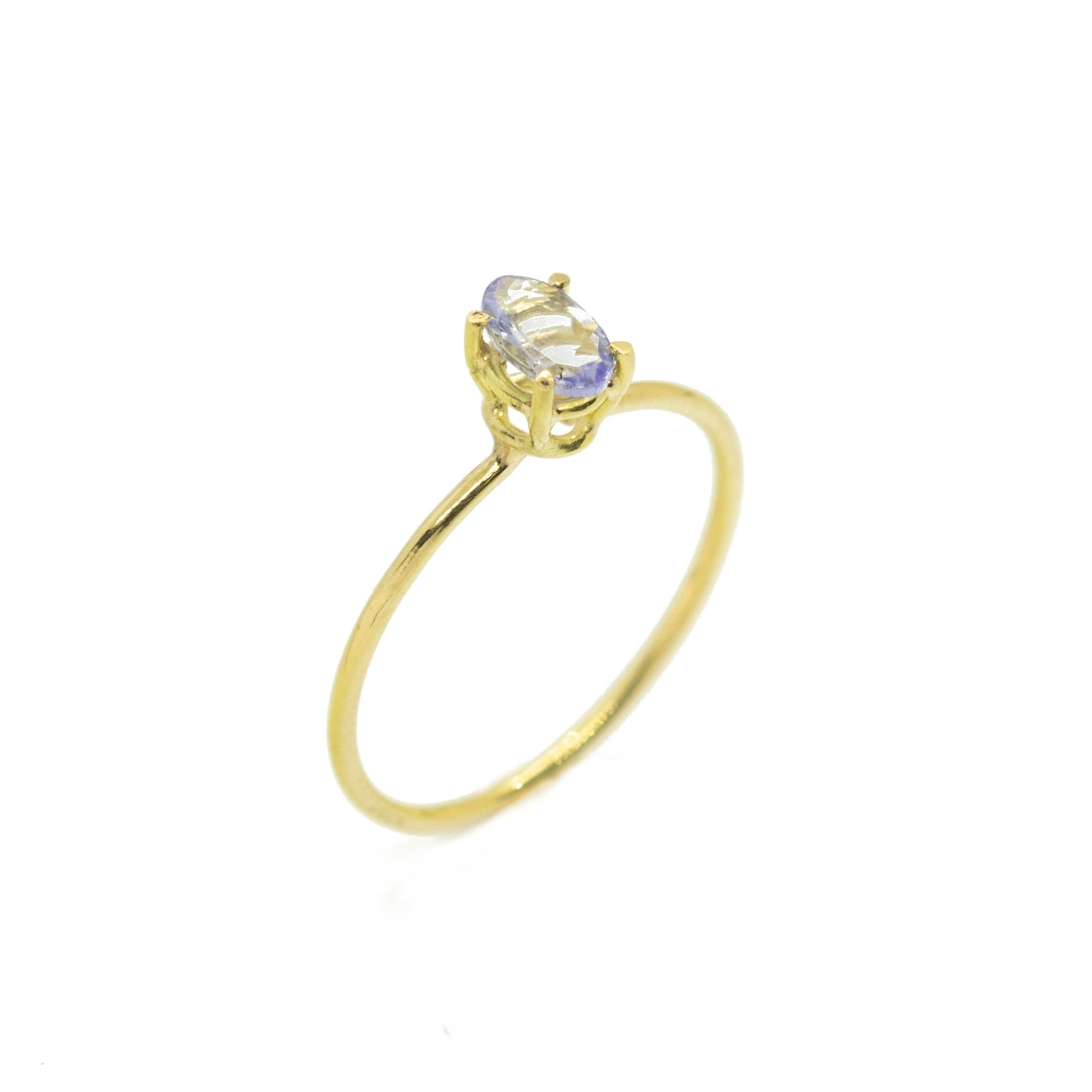 Intini Jewels Anillo Midi de oro amarillo de 18 quilates con tanzanita talla oval cóctel azul Corte oval en venta