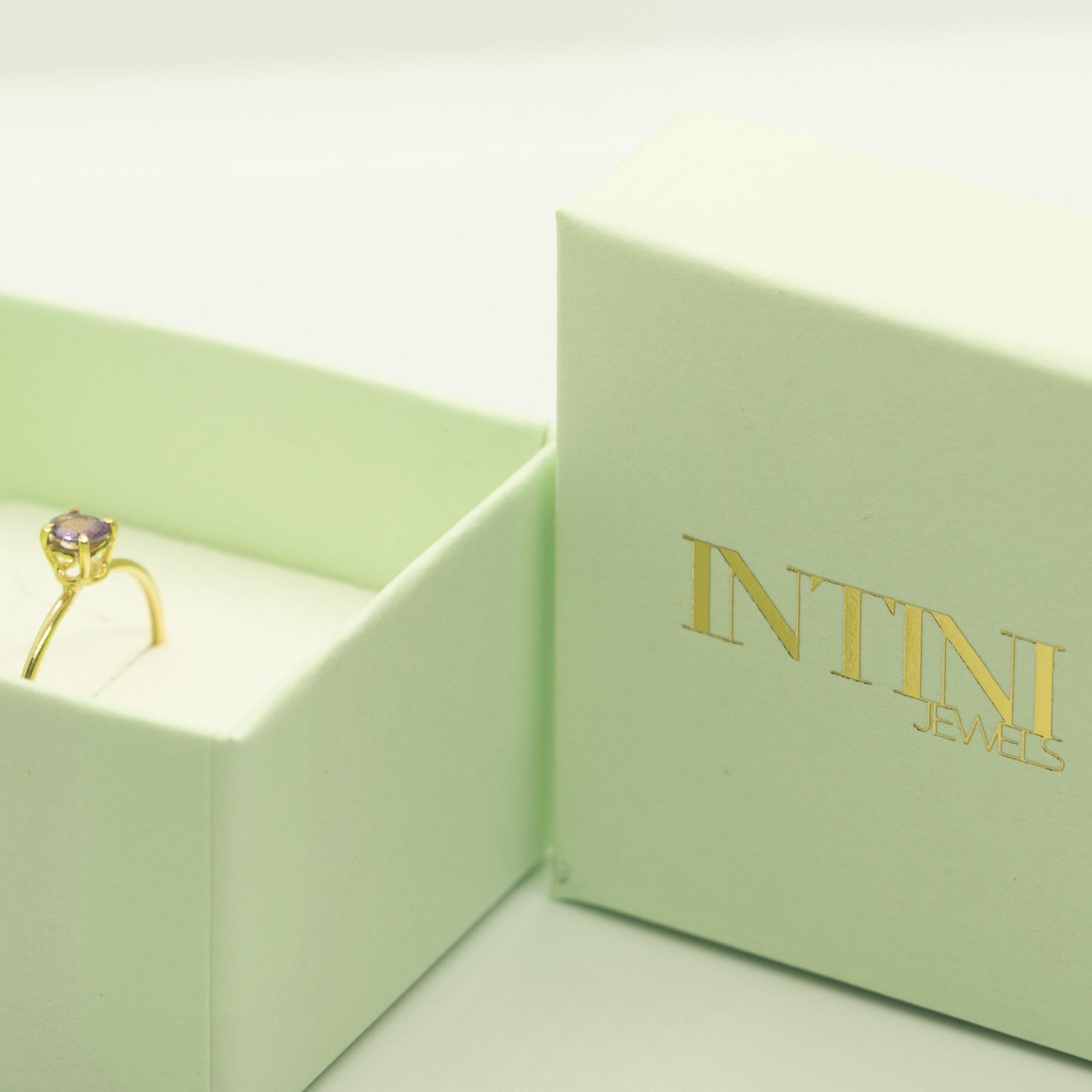Modern Intini Jewels 18 Karat Yellow Gold Oval Cut Violet Sapphire Cocktail Midi Ring For Sale