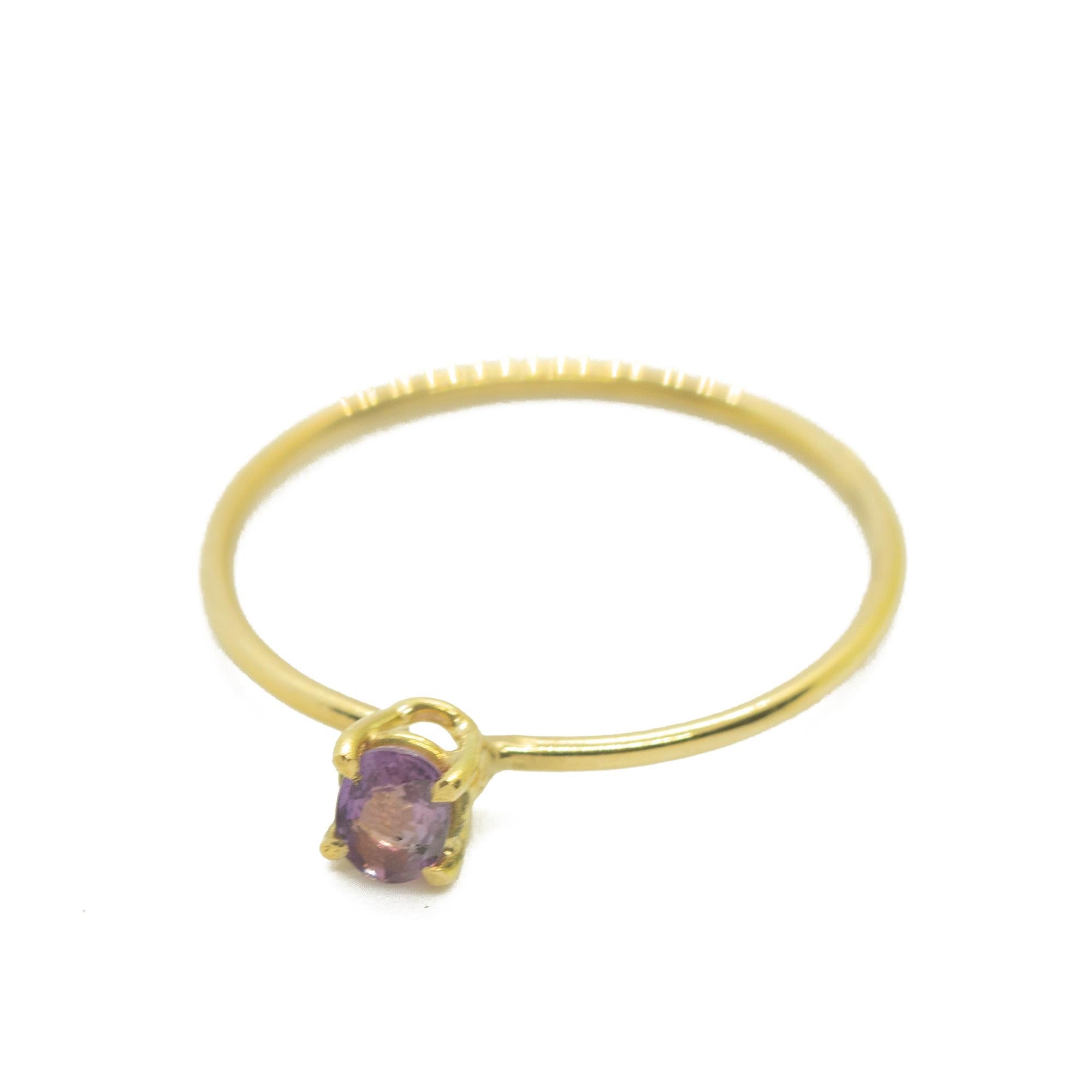 Women's or Men's Intini Jewels 18 Karat Yellow Gold Oval Cut Violet Sapphire Cocktail Midi Ring For Sale