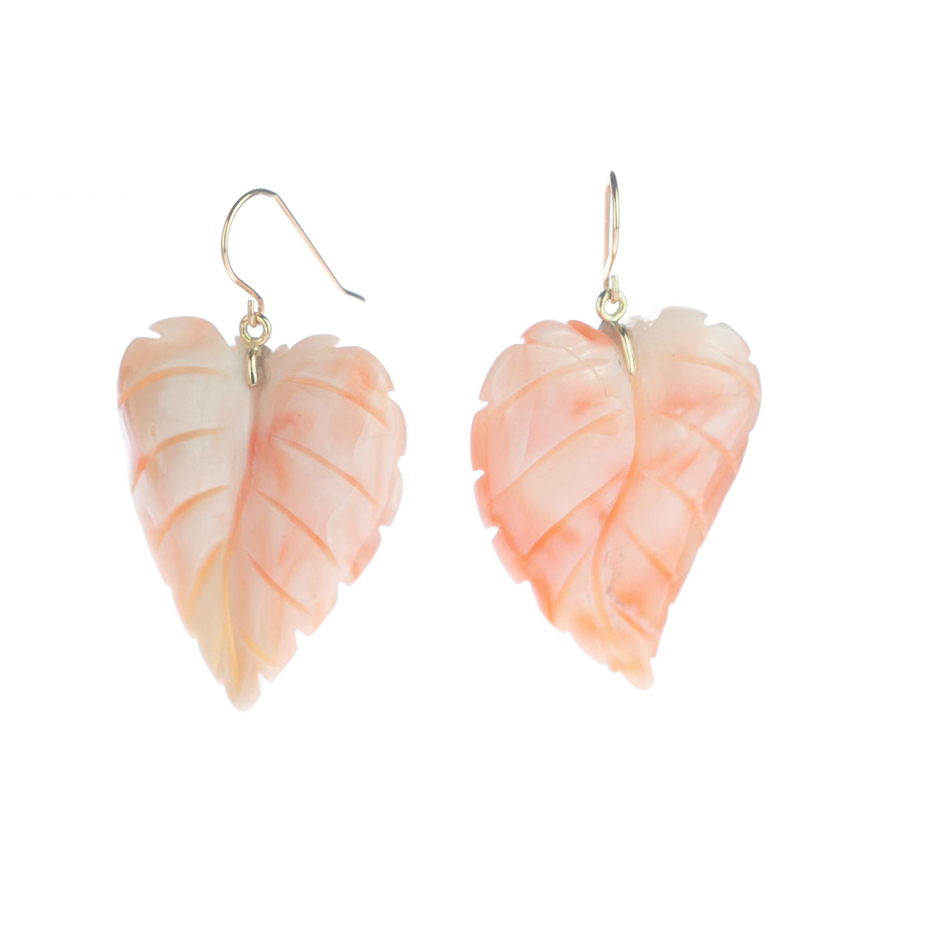 tini Jewels 18 Karat Gelbgold Rosa Korallenblattblätter Tropfenohrringe mit Blättern im Zustand „Neu“ im Angebot in Milano, IT