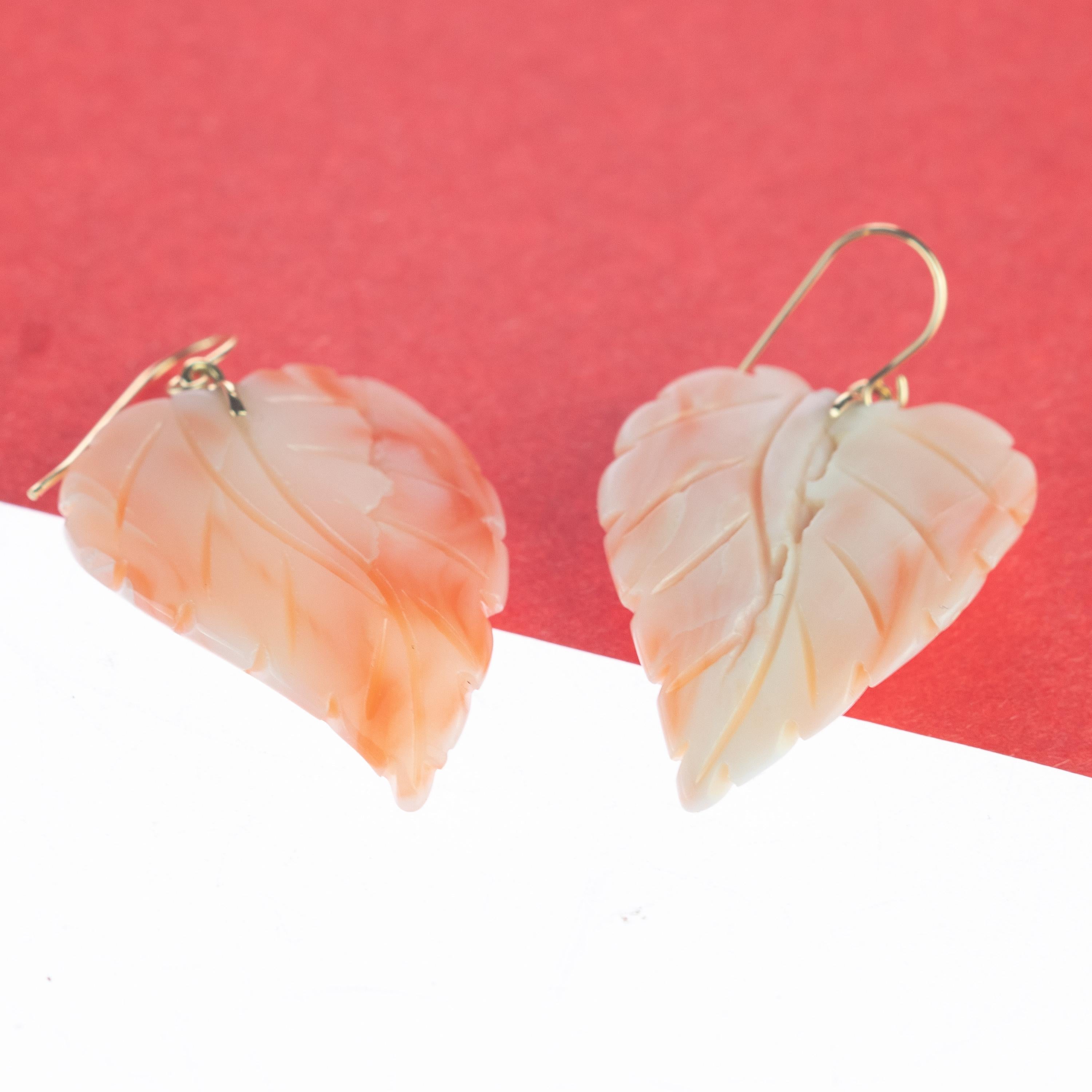 tini Jewels 18 Karat Gelbgold Rosa Korallenblattblätter Tropfenohrringe mit Blättern im Angebot 4