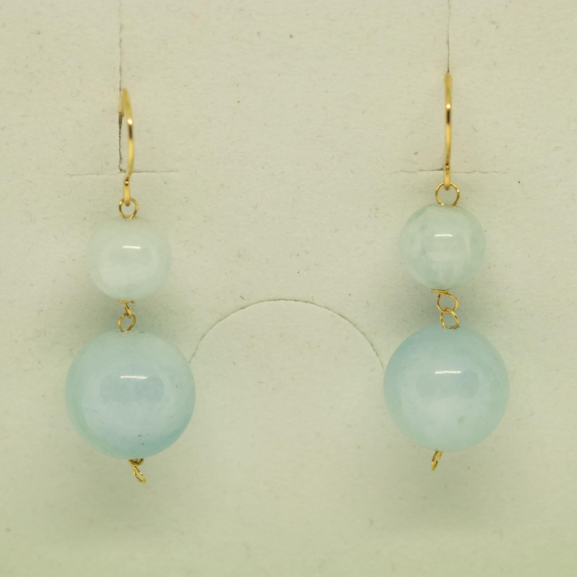 Taille ronde Intini Jewels Boucles d'oreilles chandelier en or jaune 18 carats avec aigue-marine naturelle ronde en vente