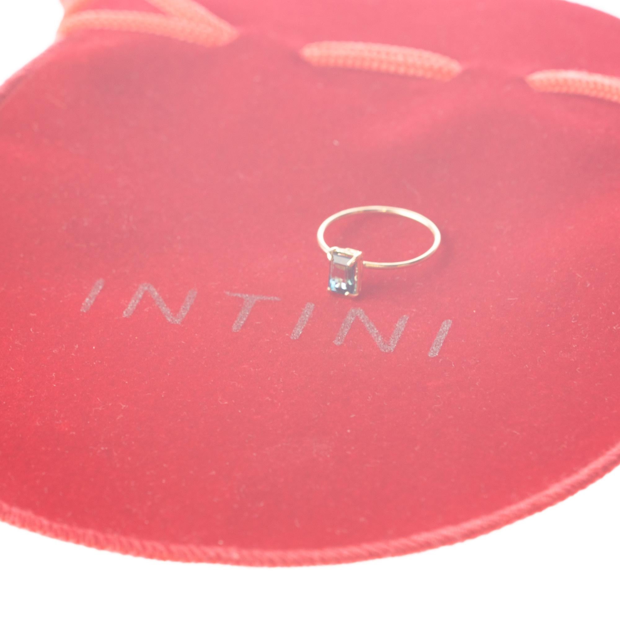 Intini Jewels Bague cocktail chic rectangulaire en or jaune 18 carats et topaze, faite à la main Unisexe en vente