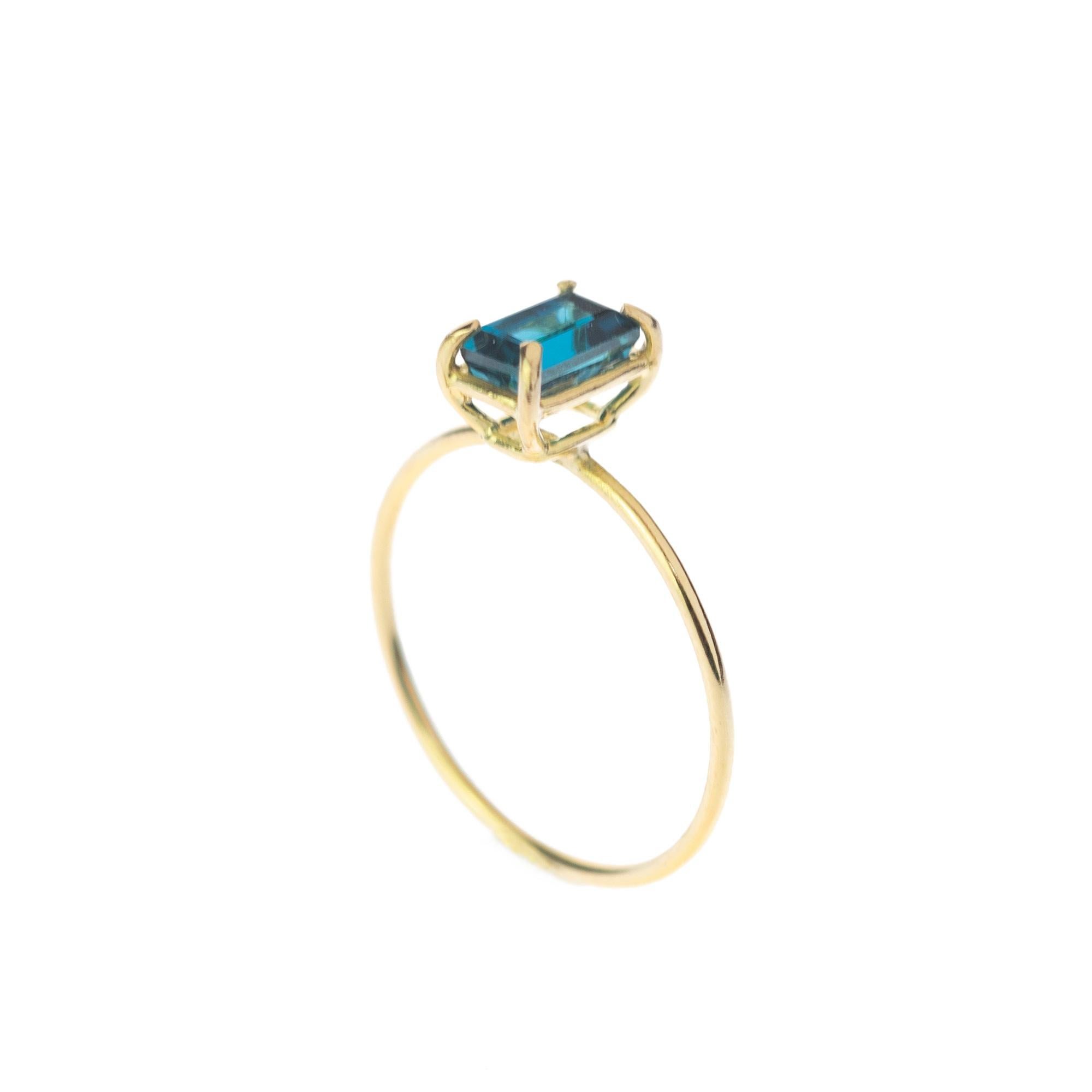 Intini Jewels Bague cocktail chic rectangulaire en or jaune 18 carats et topaze, faite à la main en vente 1