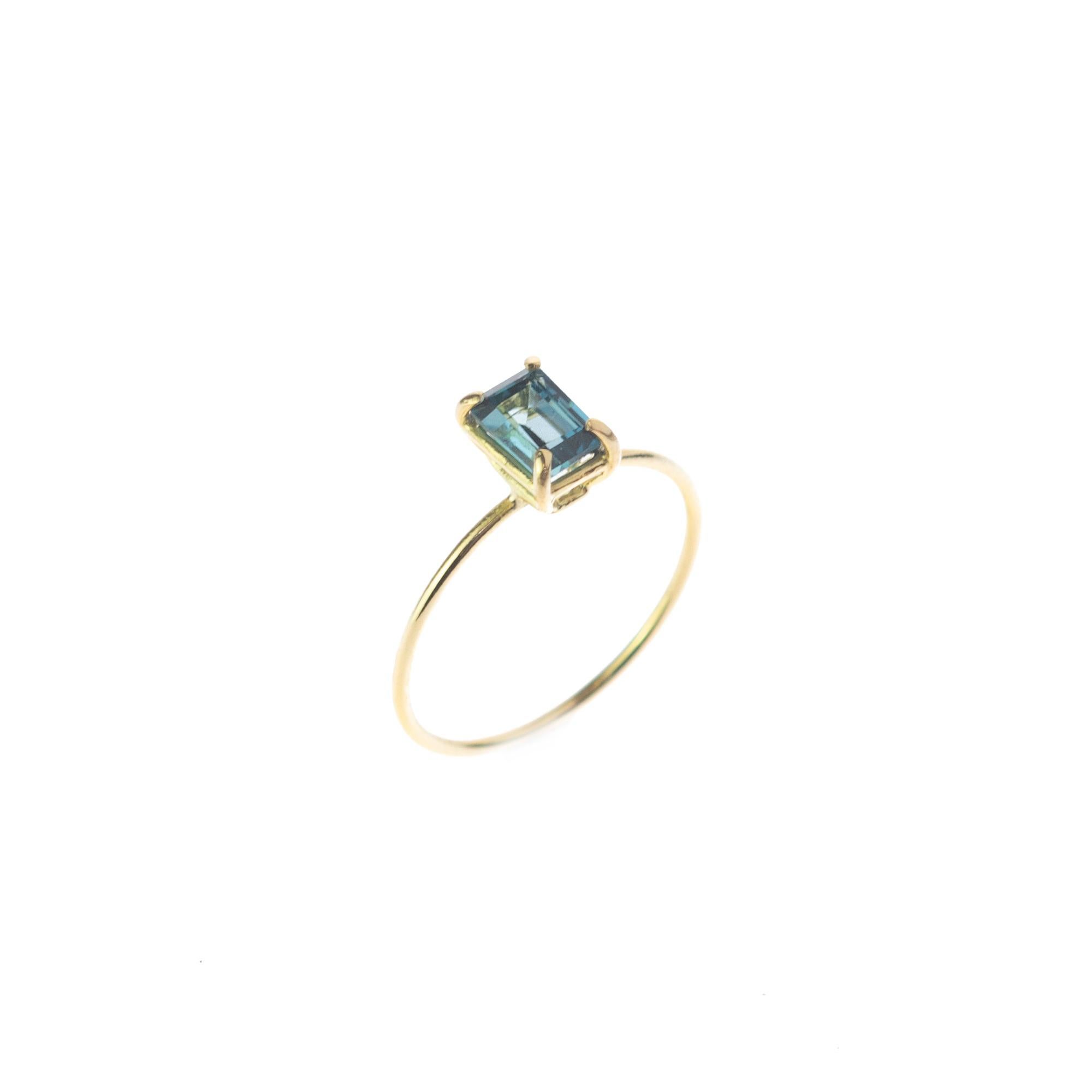 Intini Jewels Bague cocktail chic rectangulaire en or jaune 18 carats et topaze, faite à la main en vente 2