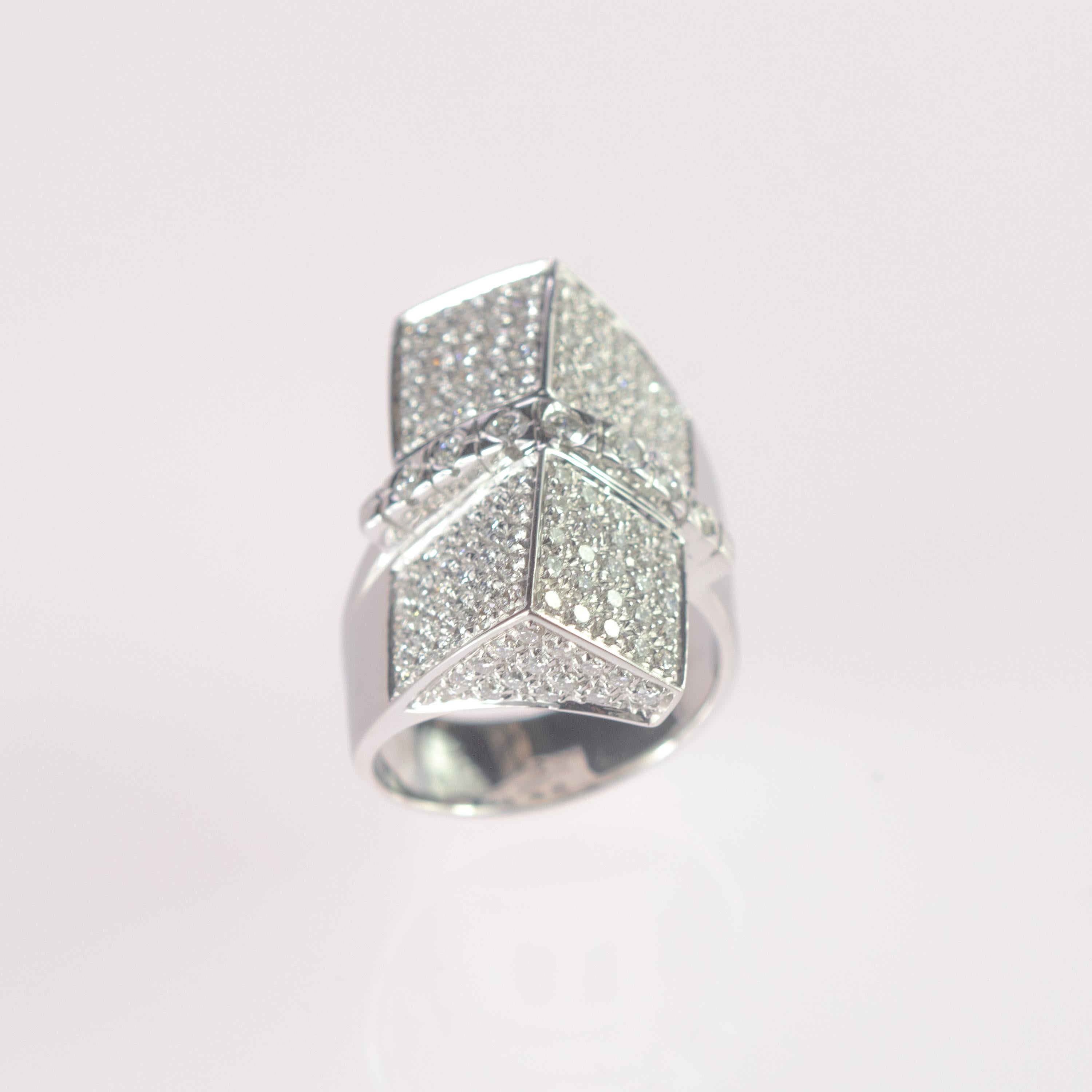 Taglio brillante Intini Jewels 2,17 Pave di diamanti in oro bianco 18 carati - Anello geometrico da cocktail in vendita