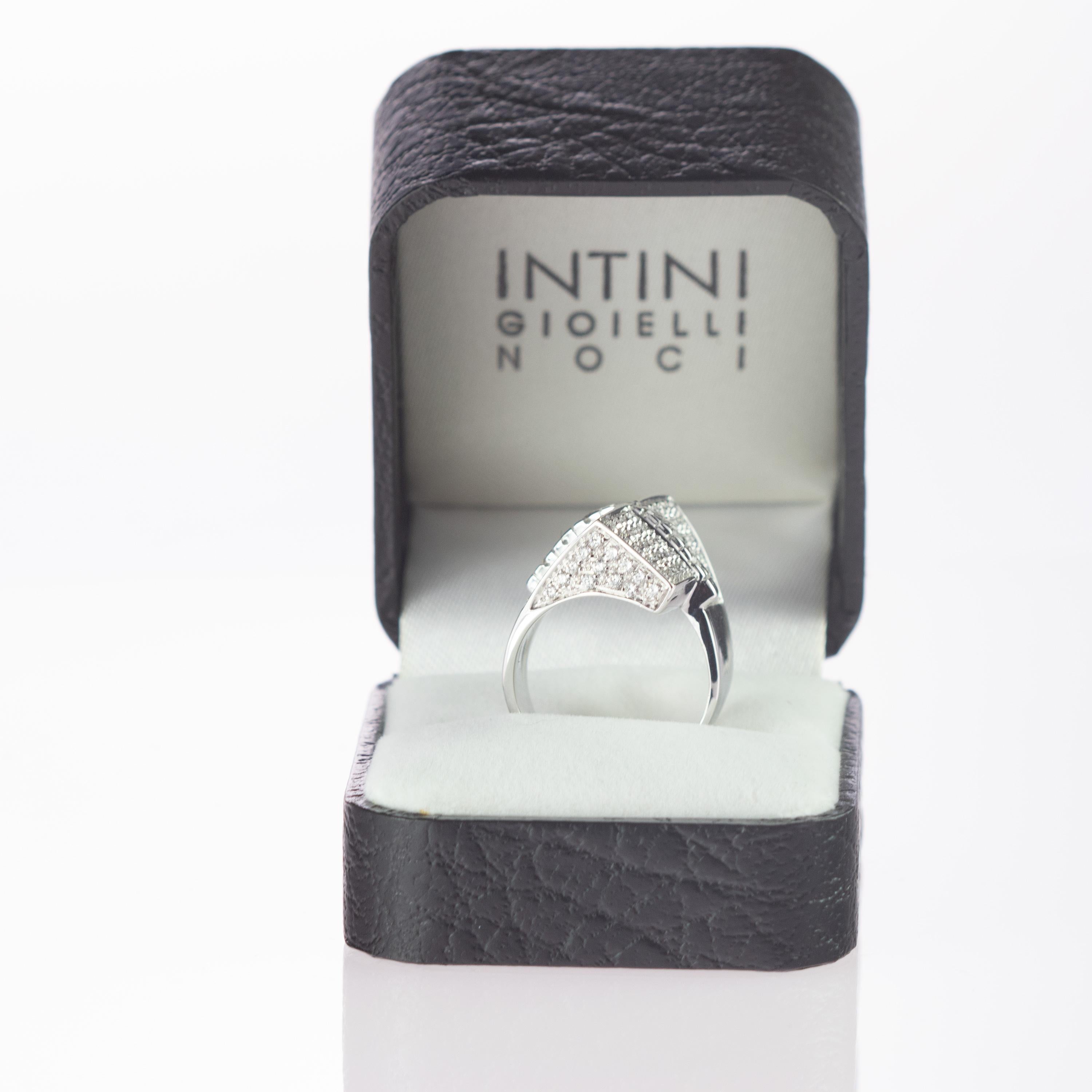 Donna Intini Jewels 2,17 Pave di diamanti in oro bianco 18 carati - Anello geometrico da cocktail in vendita