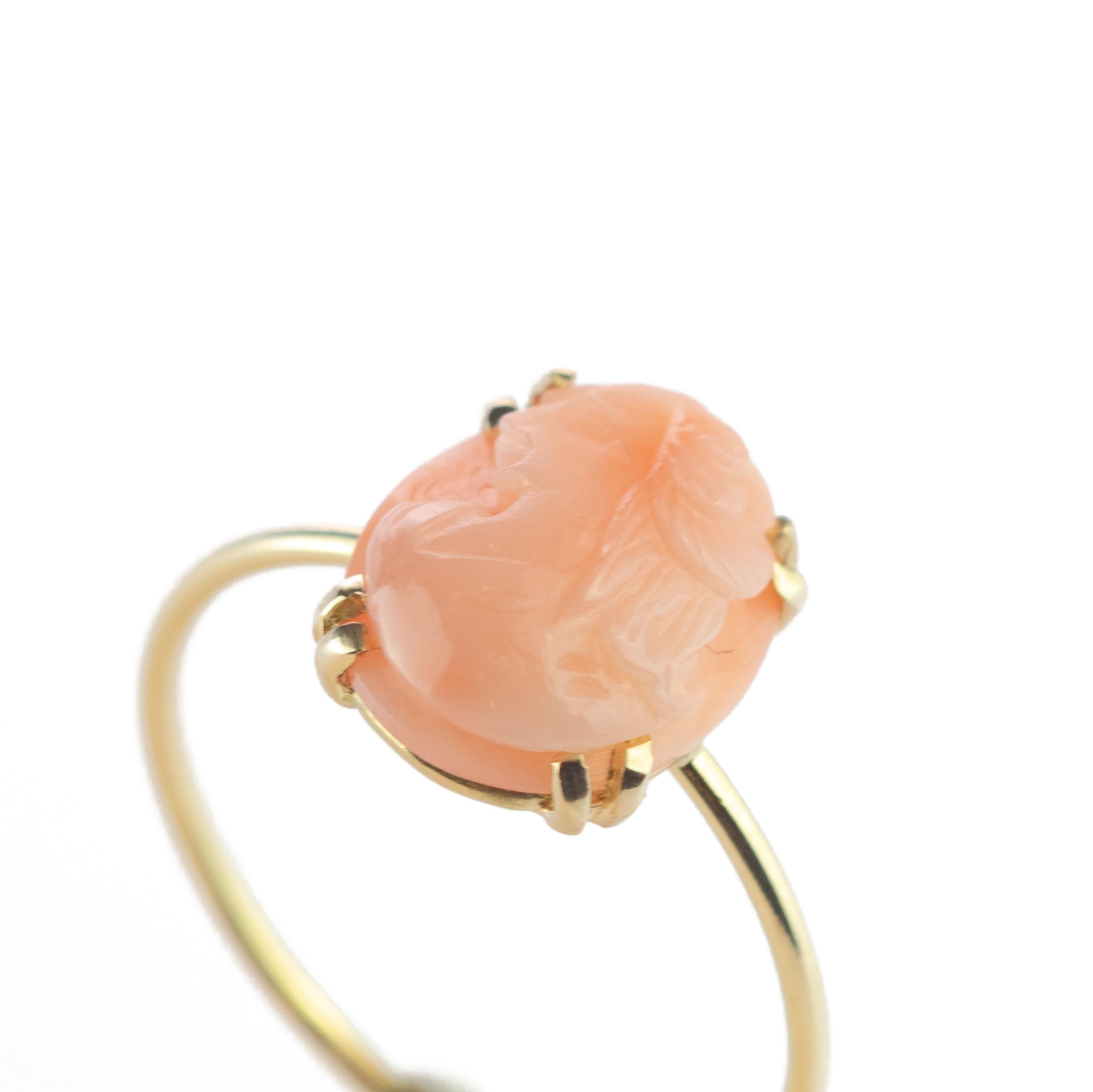 Intini Jewels, bague chic ovale en or 18 carats et corail rose camée 1,5 carat, faite à la main Neuf - En vente à Milano, IT