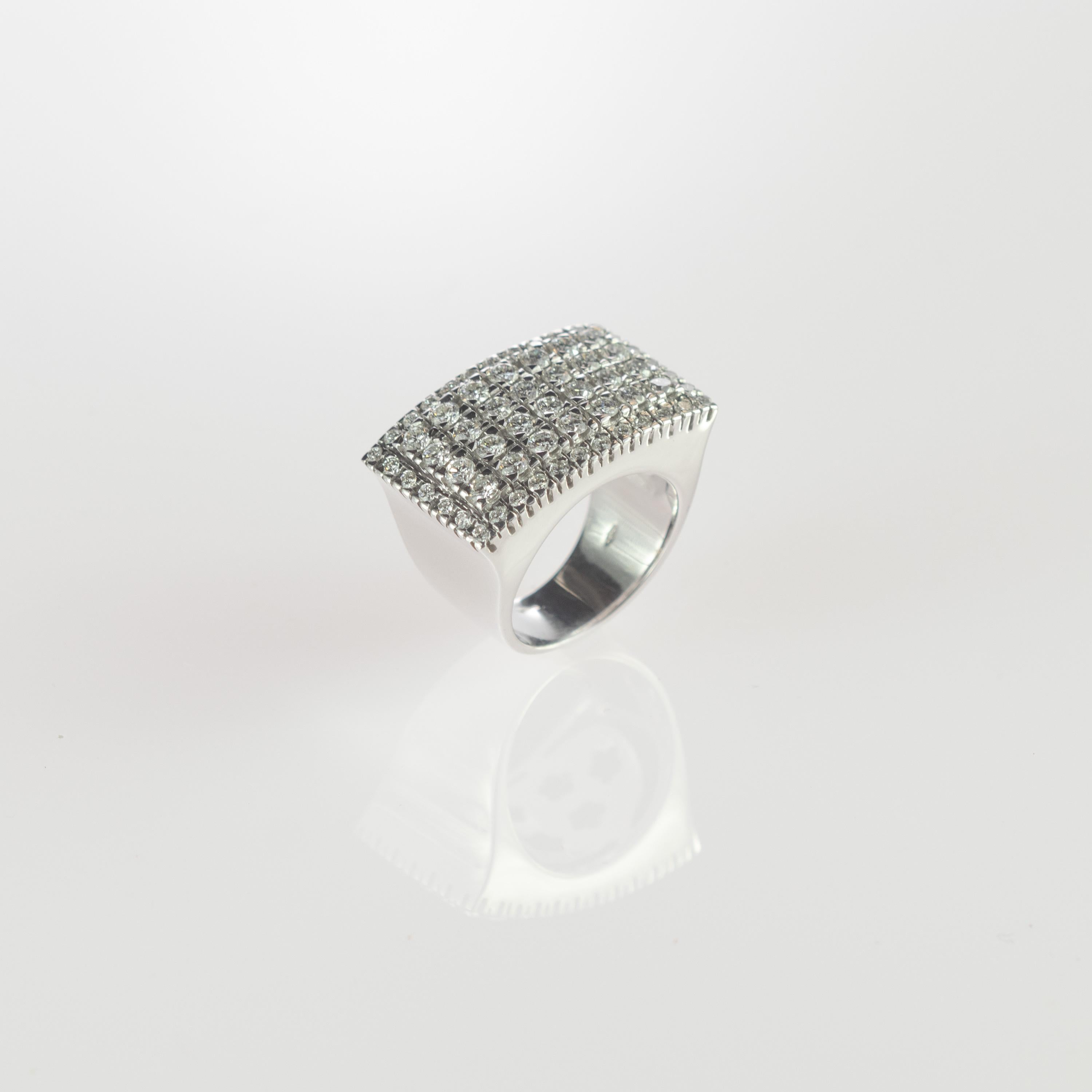 tini Jewels 2,55 Karat Diamant 18 Karat Weißgold Cluster Kuppelband-Ring im Angebot 5