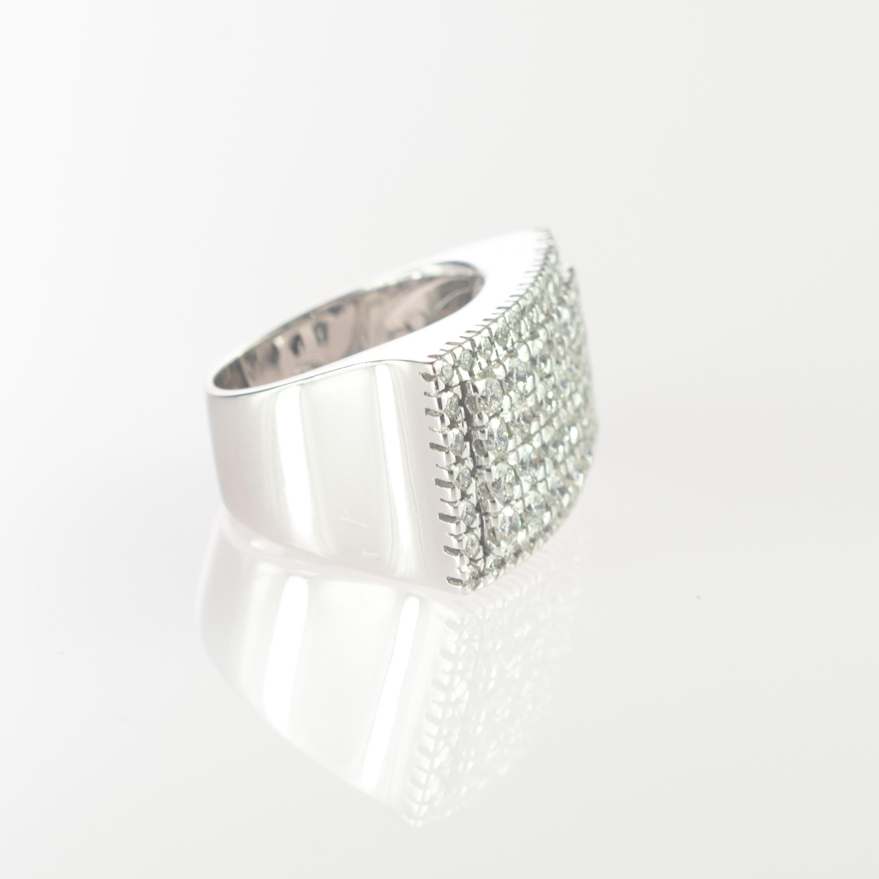 tini Jewels 2,55 Karat Diamant 18 Karat Weißgold Cluster Kuppelband-Ring im Angebot 1