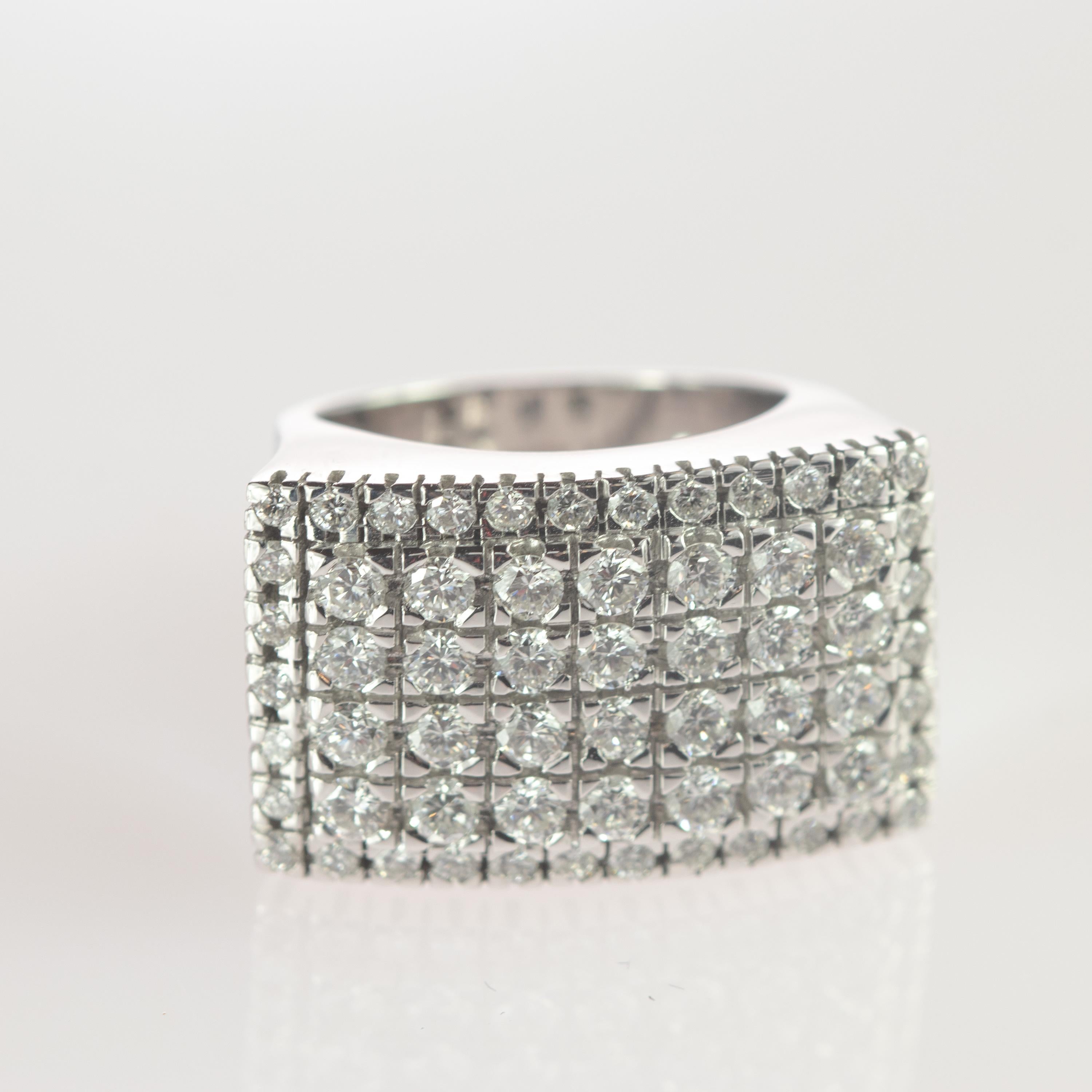 tini Jewels 2,55 Karat Diamant 18 Karat Weißgold Cluster Kuppelband-Ring im Angebot 3